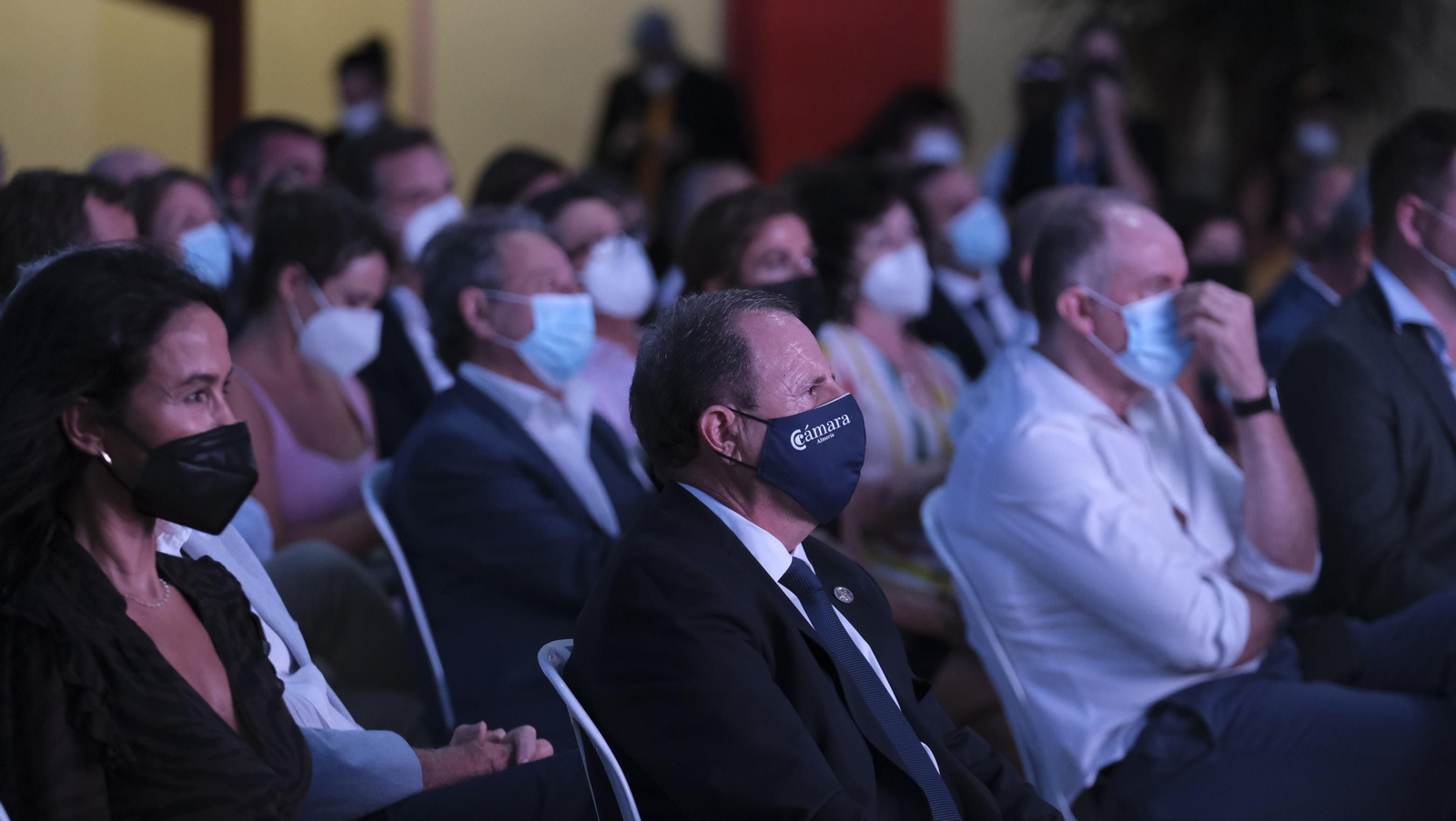 Fotogalería acto reivindicativo por la llegada del AVE a Almería.