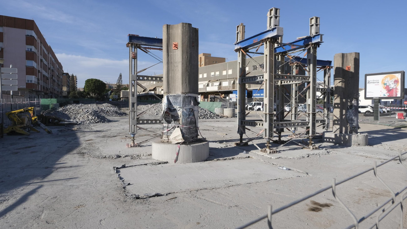 El Puente de la Avenida del Mediterráneo ya es historia, en imágenes