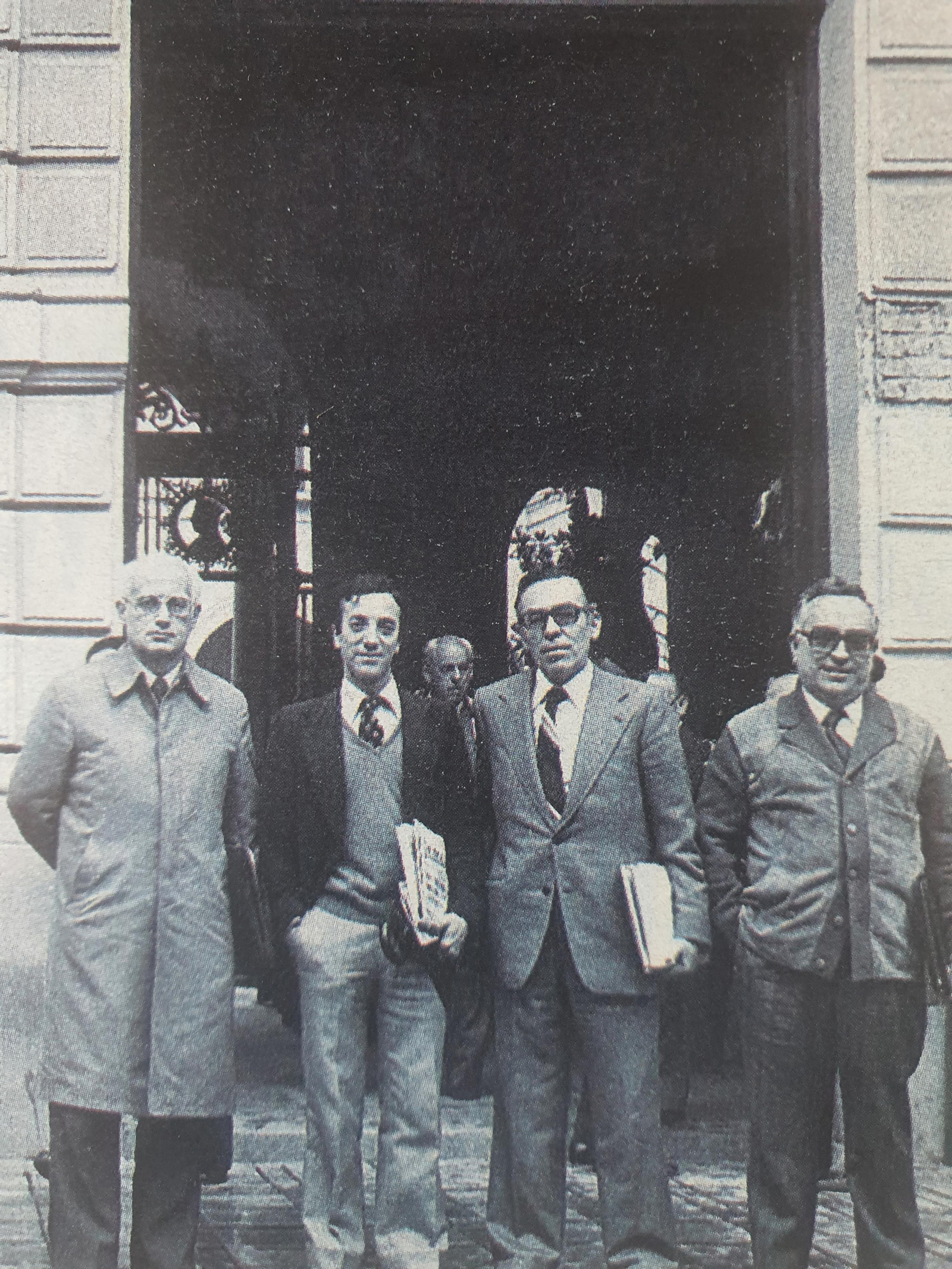 Candidatos a la alcaldía de Granada en 1979. De izda. a dcha., Damián Pretel (PCE), Arturo González Arcas (PSA), Antonio Camacho (PSOE) y Sánchez Faba (UCD) Candidatos a la alcaldía de Granada en 1979. De izda. a dcha., Damián Pretel (PCE), Arturo González Arcas (PSA), Antonio Camacho (PSOE) y Sánchez Faba (UCD)