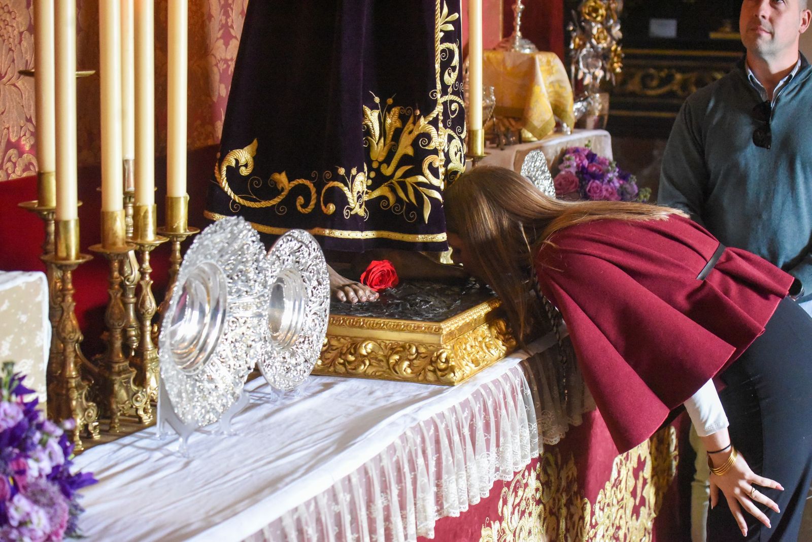 Las fotos del solemne besapiés del Señor de la Humildad y Paciencia de Córdoba