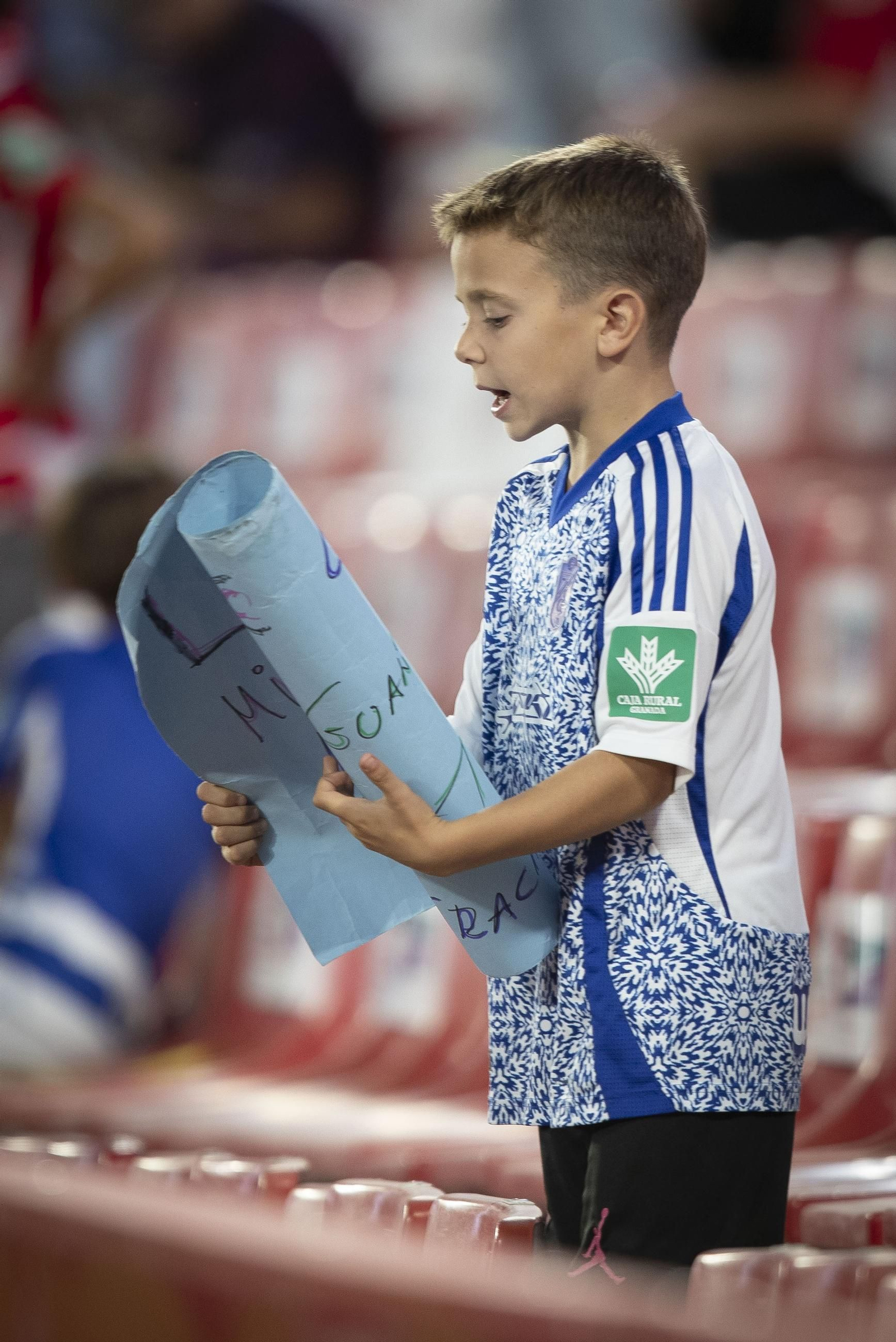 Encuéntrate en la grada de Los Cármenes en el Granada-Leganés