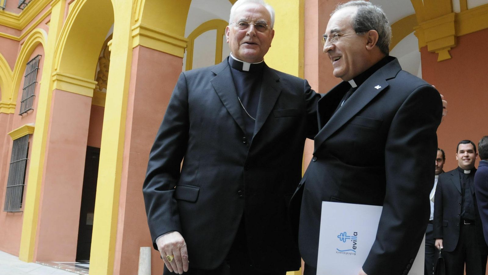 Imagen del día en que se produjo el relevo en la sede hispalense, con la llegada del nuevo arzobispo, monseñor Juan José Asenjo.