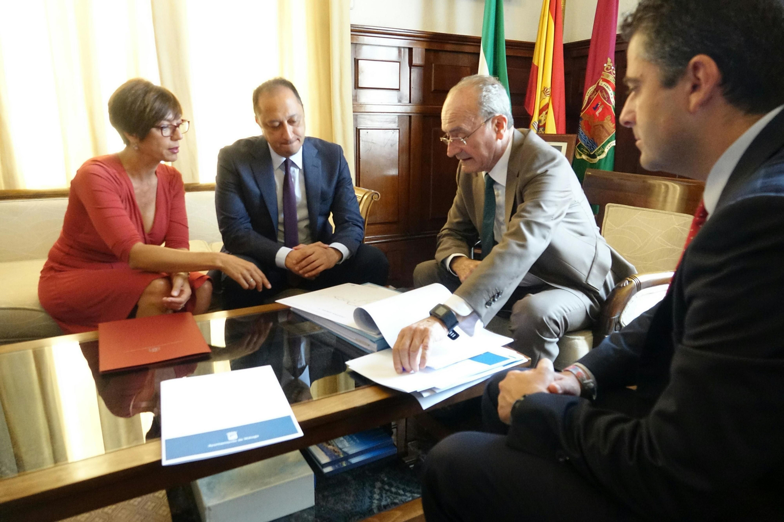 Gámez, Gómez de Celis, De la Torre y Conde, ayer, en el despacho del alcalde.