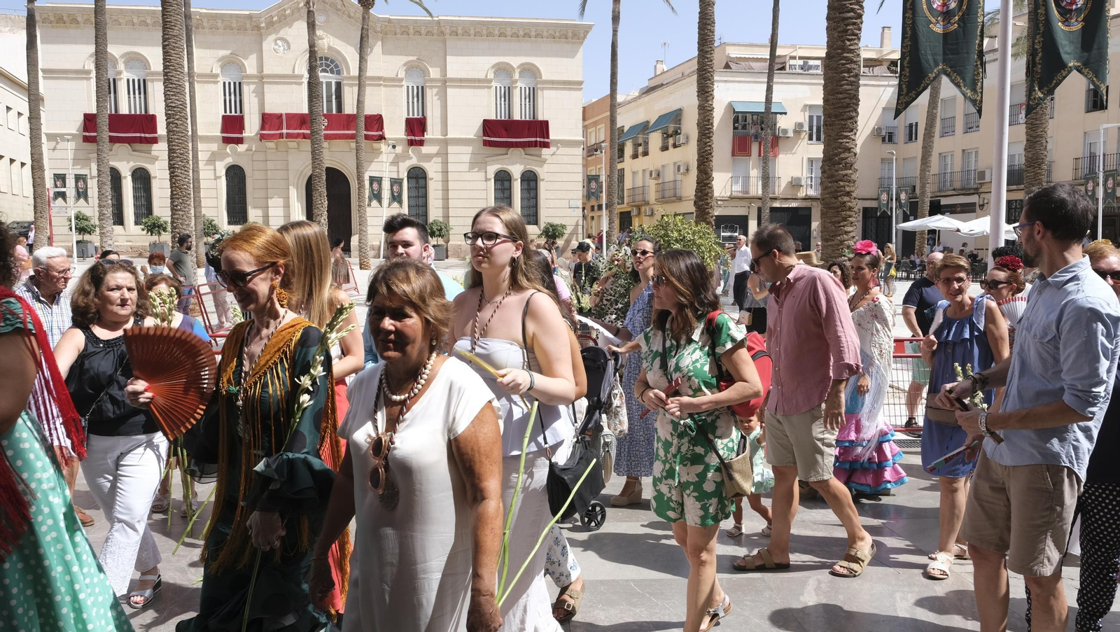 Ofrenda floral a la Virgen del Mar en la Feria de Almería 2024, en imágenes