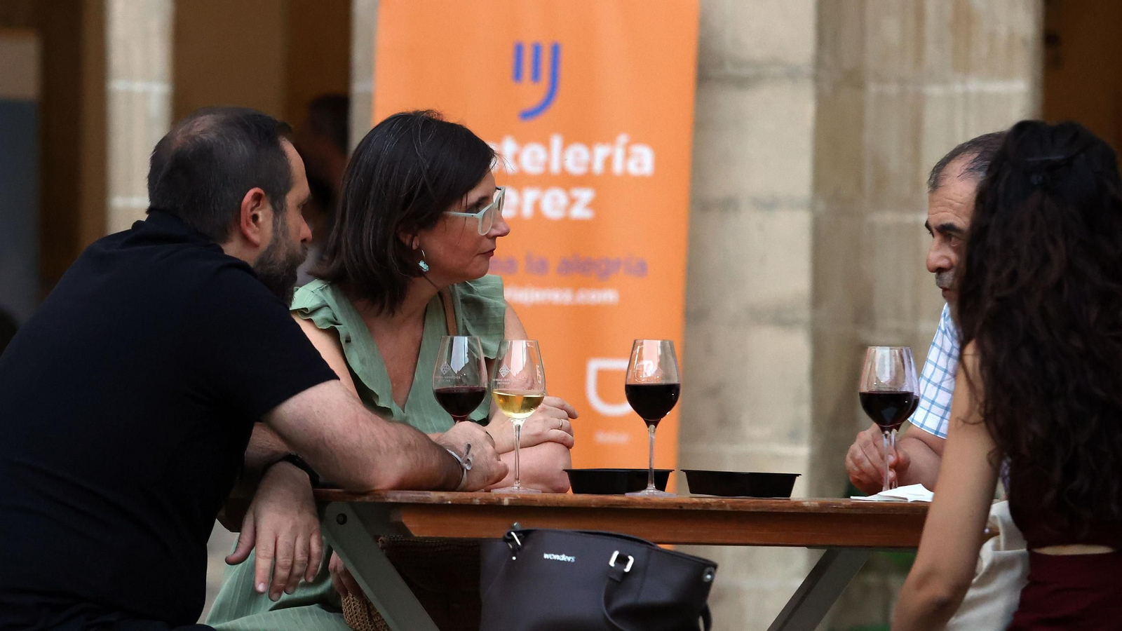 Inauguración de 'Entre Vinos Tintos y Blancos' en Jerez
