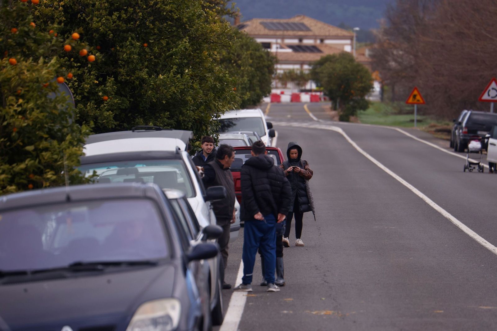 Los vecinos de Alcolea y de las parcelas de Guadalvalle siguen desalojando sus casas, en imágenes