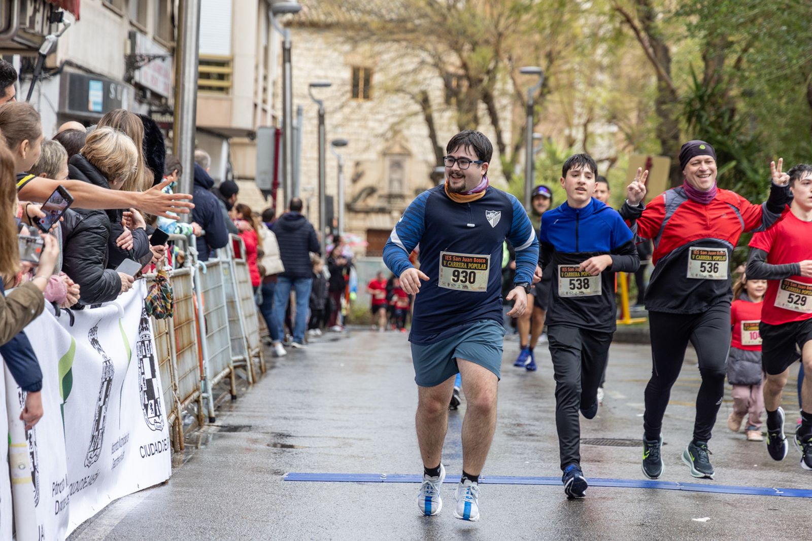 En imágenes: la lluvia no frena a más de un millar de corredores en la V Carrera Popular del IES San Juan Bosco (2)