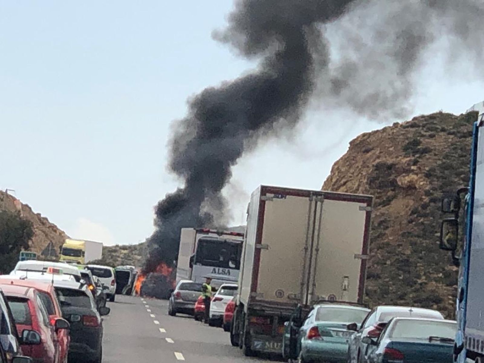 Fotogalería del accidente que se ha producido en la A-7 en dirección a Aguadulce.