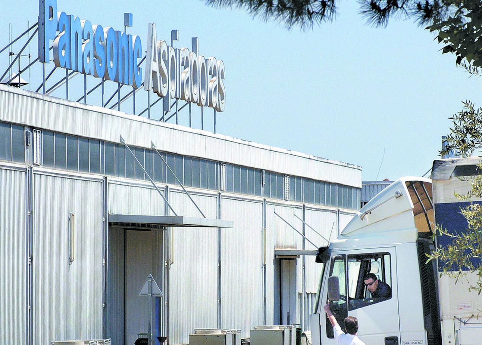 Fachada de un distribuidora de Panasonic en Gerona.