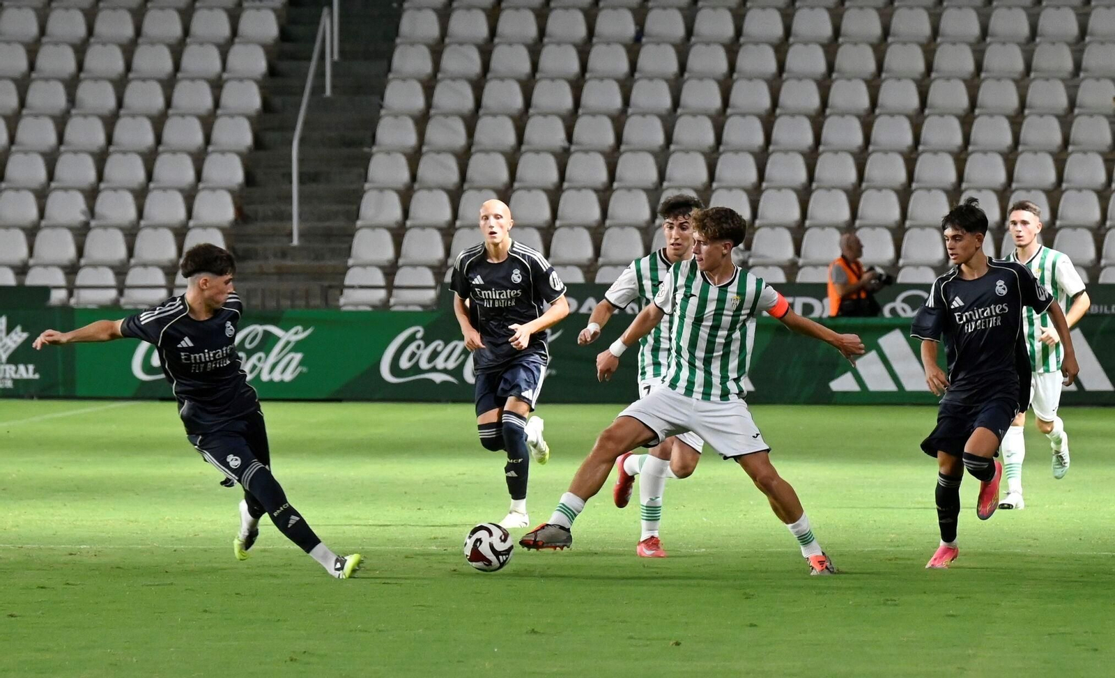 Las mejores fotos del ambiente en El Arcángel para el Córdoba CF - Real Madrid del Mundial de Clubes sub 18