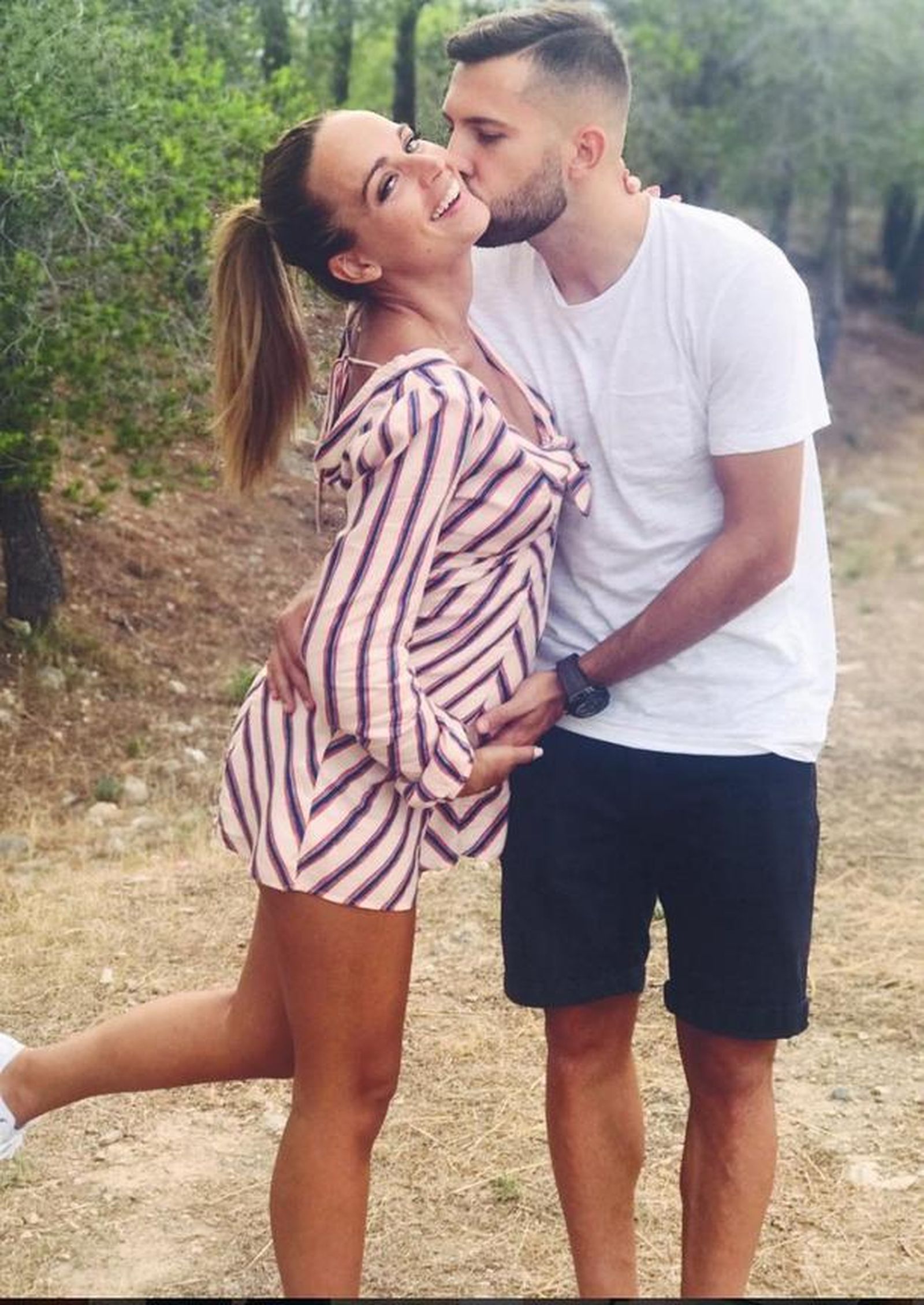 El futbolista Jordi Alba  y Romarey Ventura esperan su primer hijo