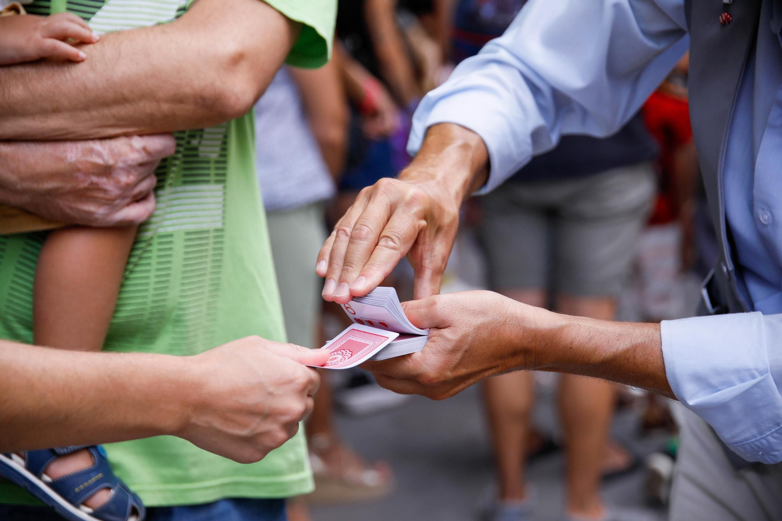 Las mejores imágenes del espectáculo 'Magia en la Calle' en el Paseo de Almería