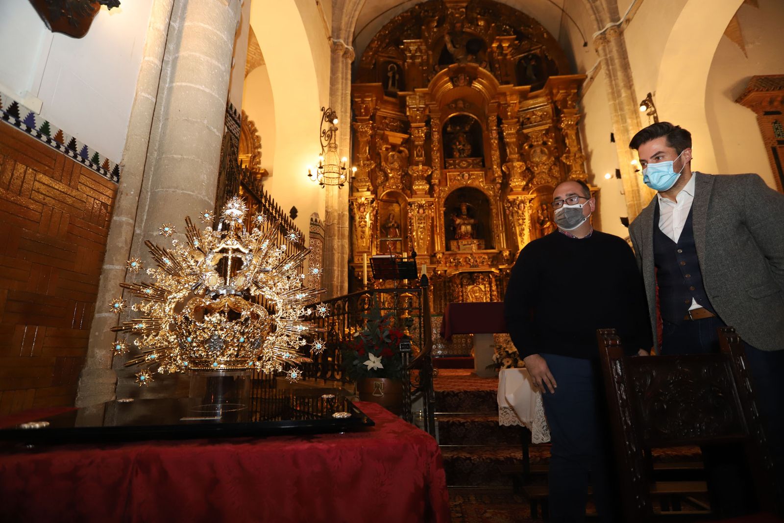 Bendecida la nueva corona de Nuestra Señora de los Ángeles