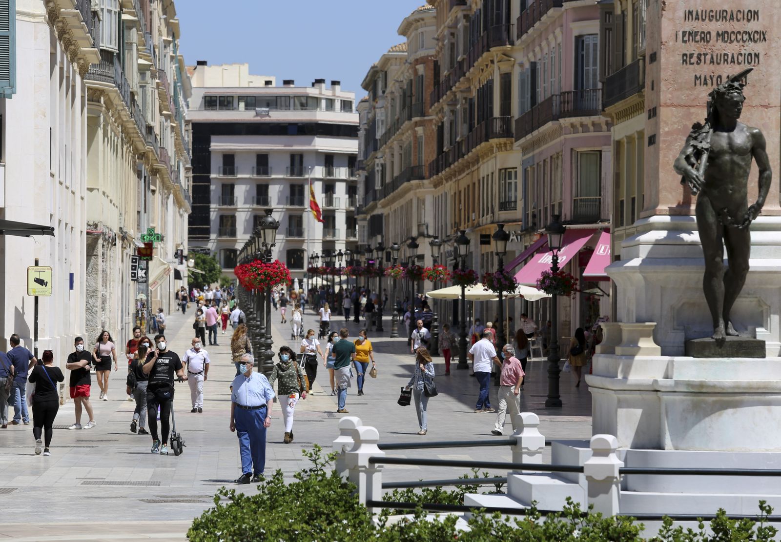 Las fotos del centro de Málaga, de vuelta a la vida con la desescalada