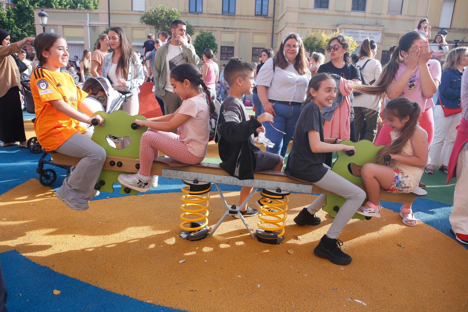 Las fotos de la inauguración del nuevo parque infantil junto al Conservatorio de La Línea