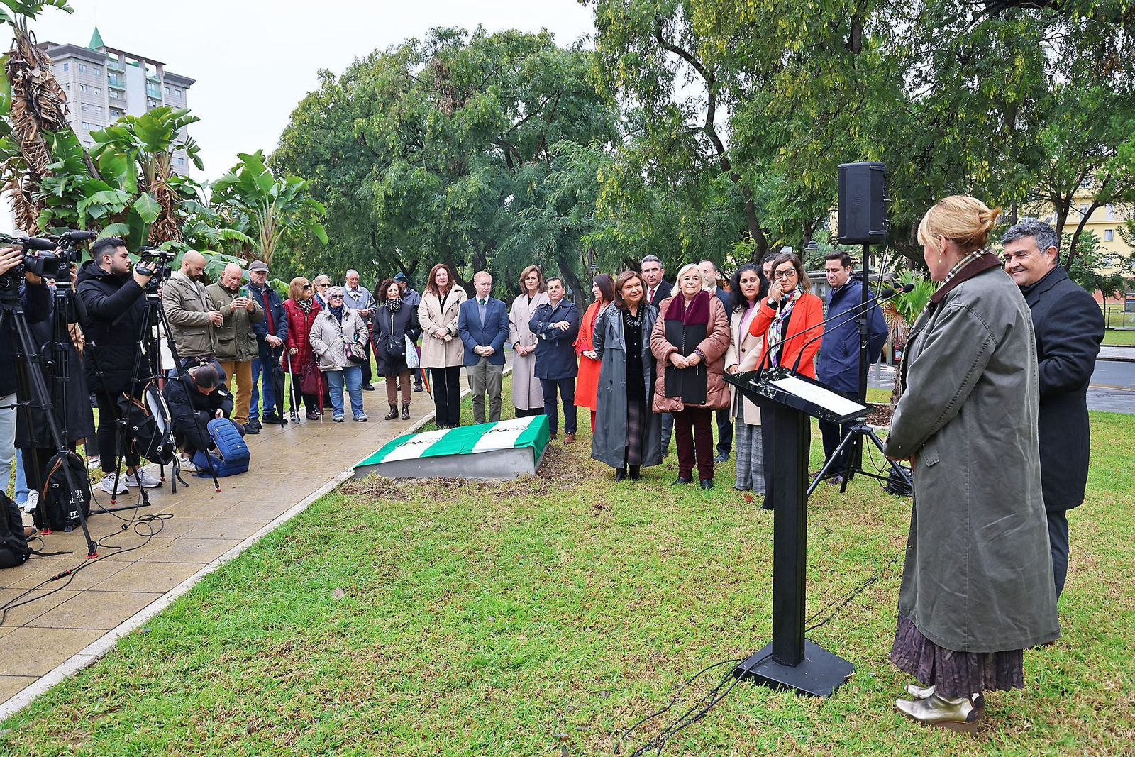 Descubren un azulejo conmemorativo del Día de la Bandera de Andalucía
