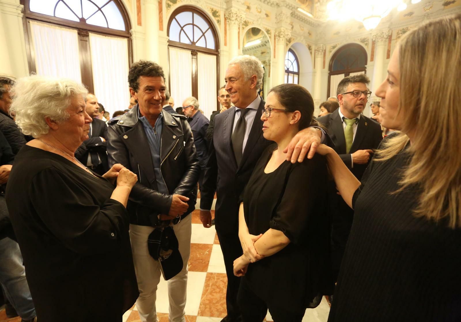 Fotos de la capilla ardiente de Manuel Alcántara