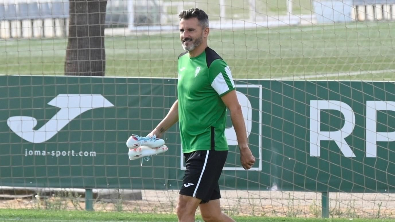 Iván Ania, entrenador del Córdoba CF, llega a la Ciudad Deportiva.