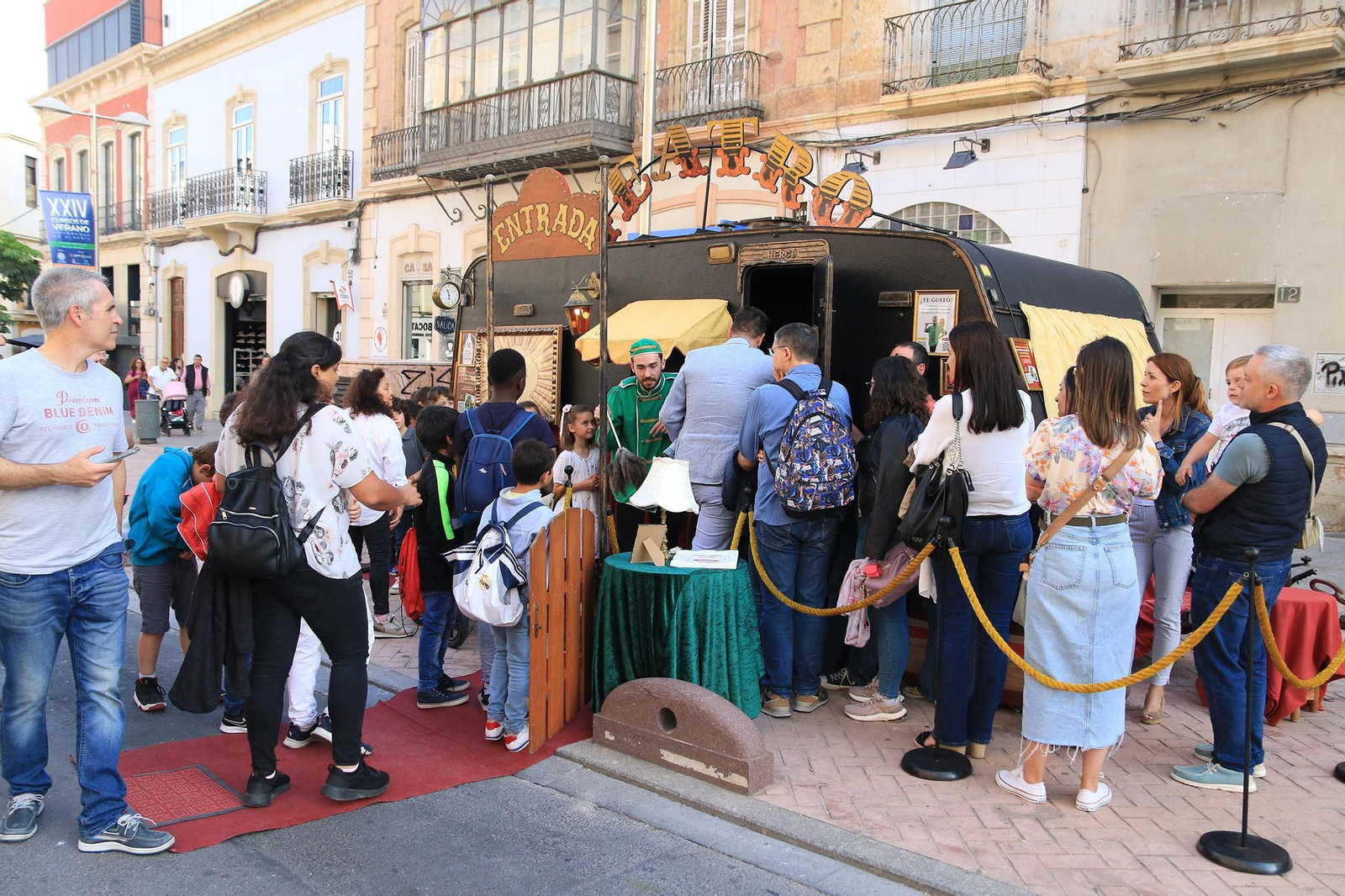 Imágenes de la Noche en Blanco, en Almería