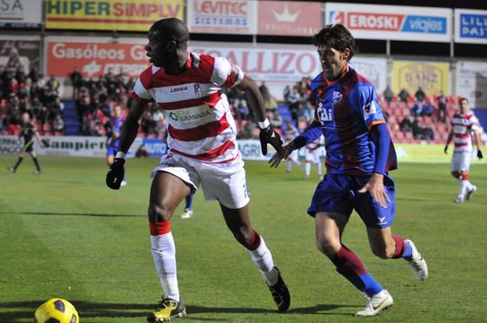 El Granada no pasa del empate en Huesca (0-0). / LOF
