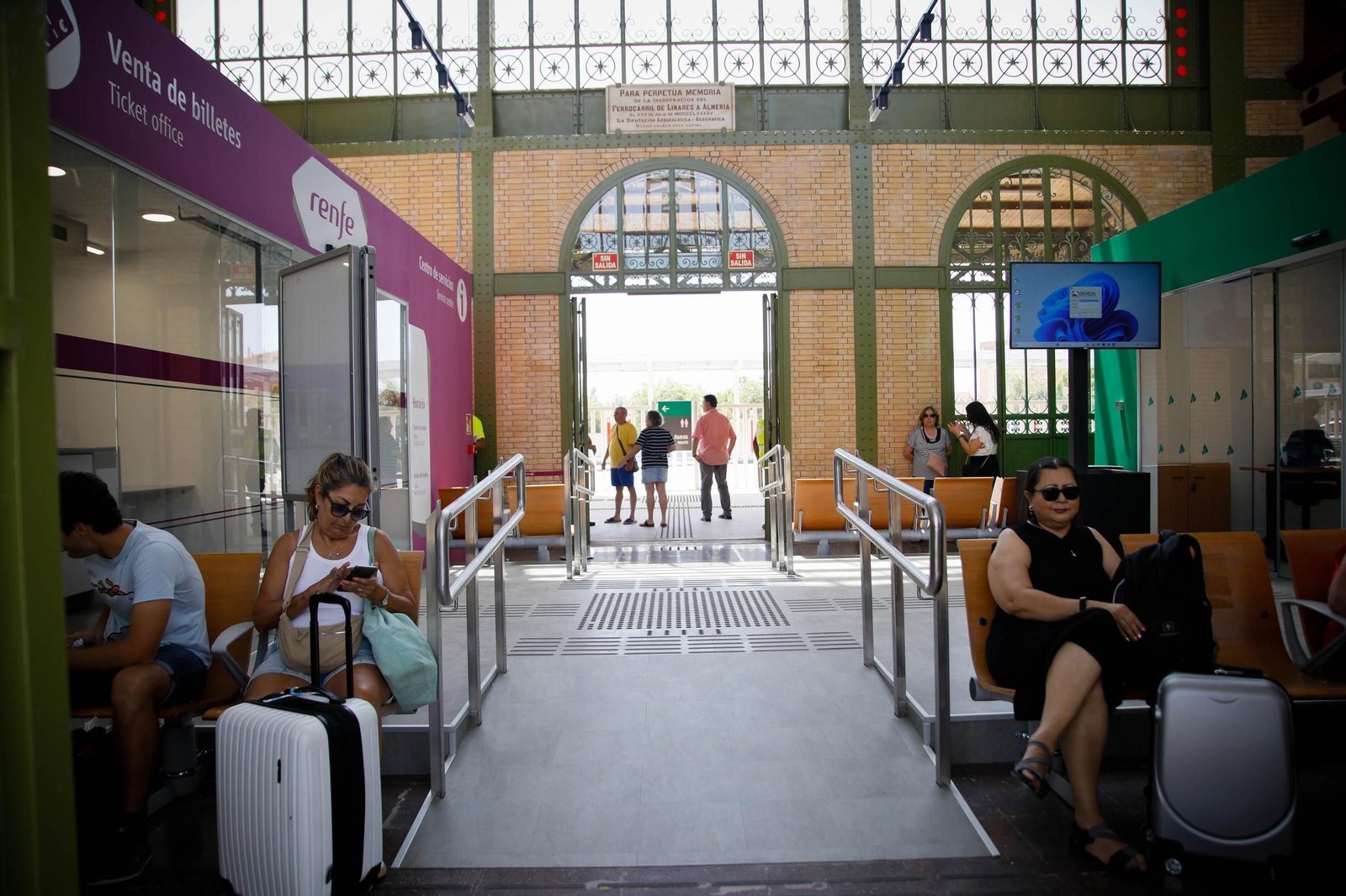 La apertura de la antigua estación de RENFE de Almería, en imágenes