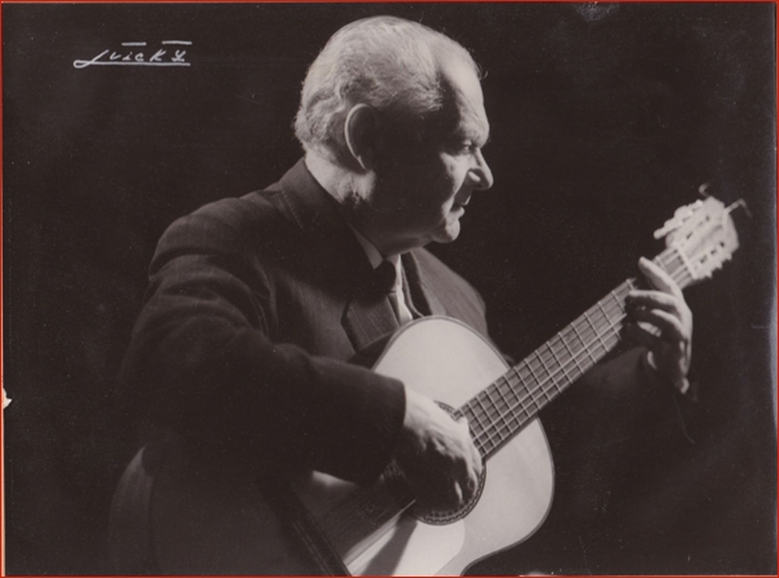 3. El guitarrista Rafael Rofa.