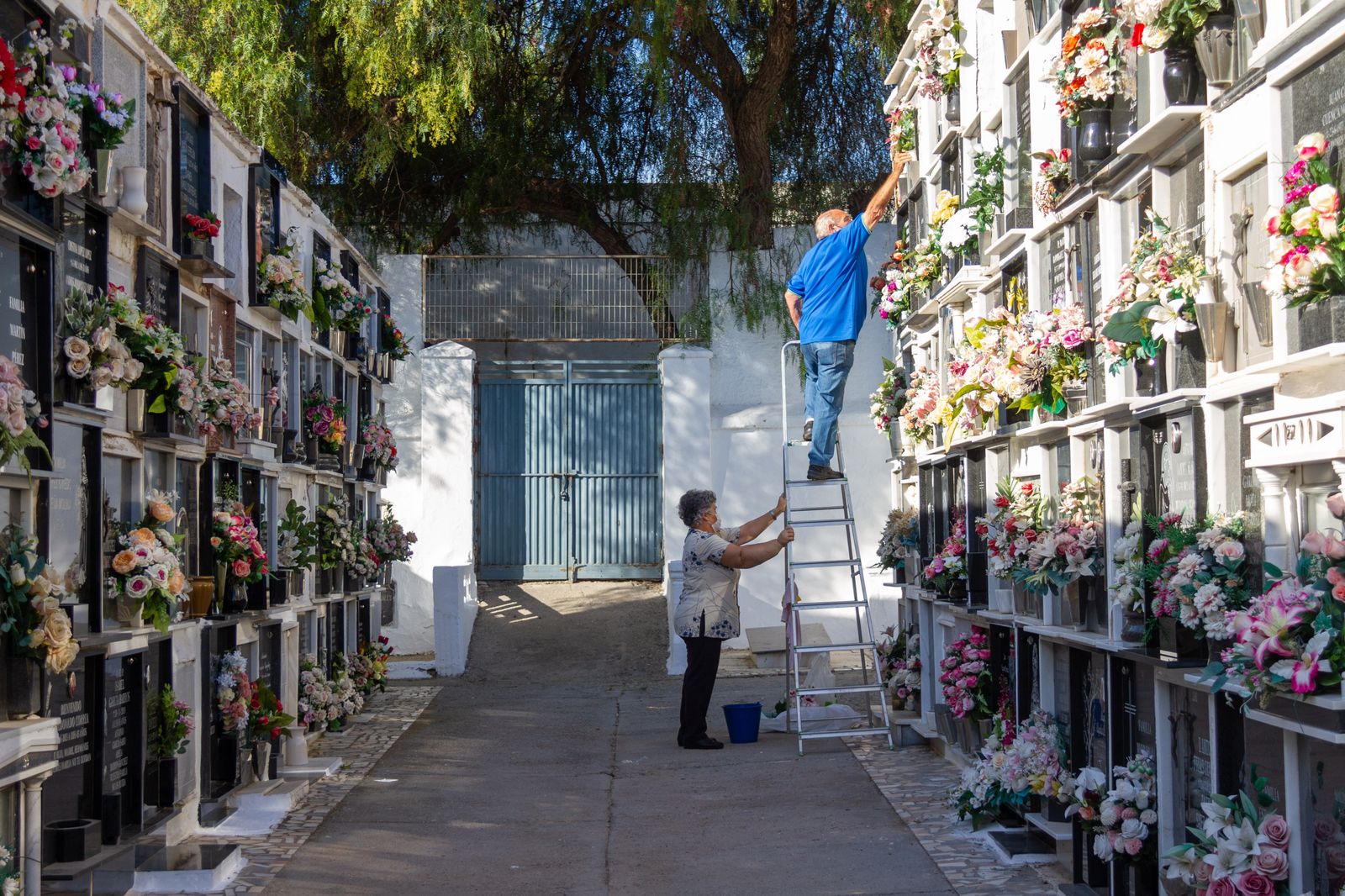 La Costa de Granada prepara sus cementerios para el Día de Todos los Santos