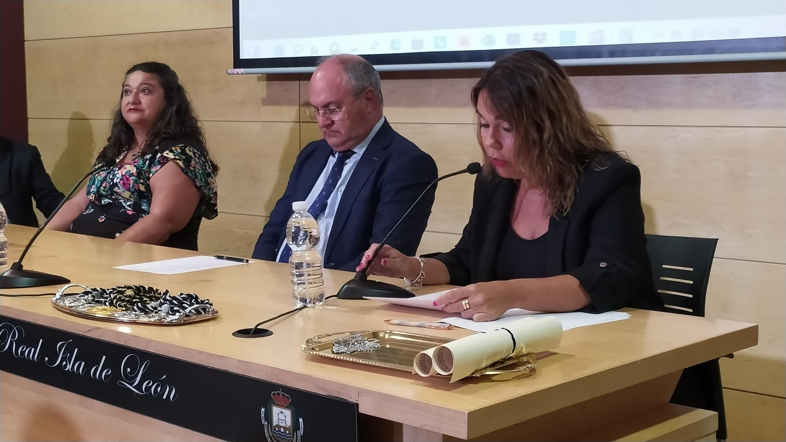 Homenaje a los hermanos más antiguos de la Soledad en San Fernando