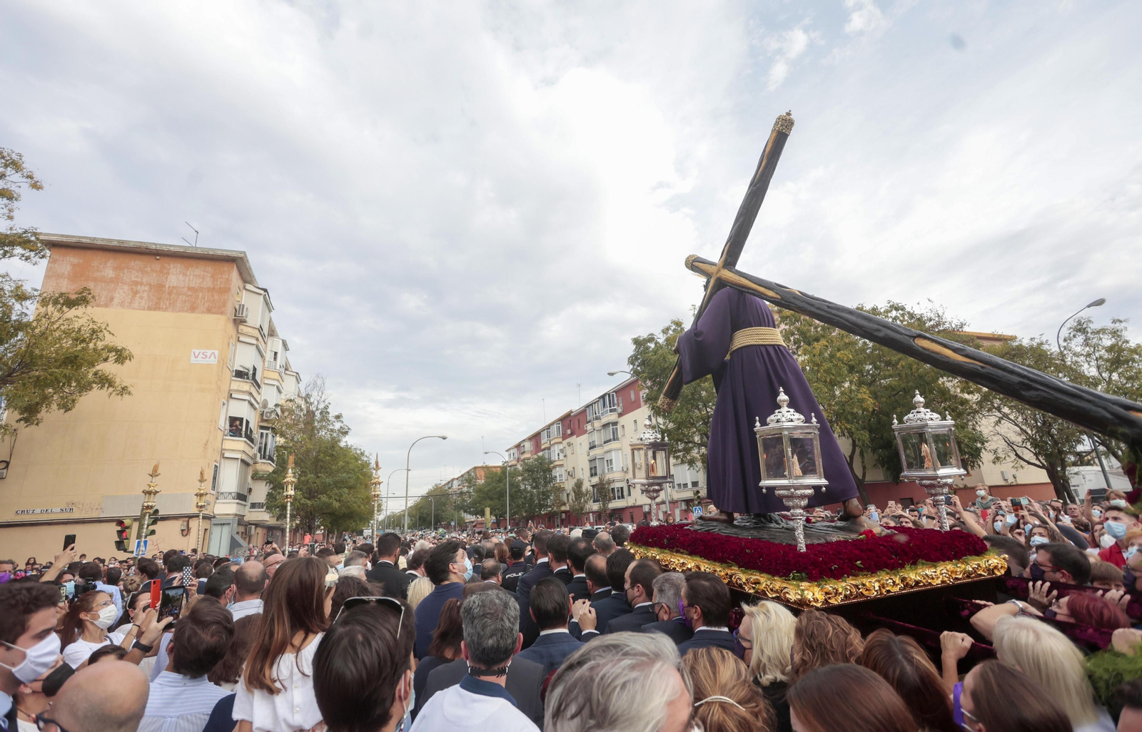 El Gran Poder en Tres Barrios en Santa Misión