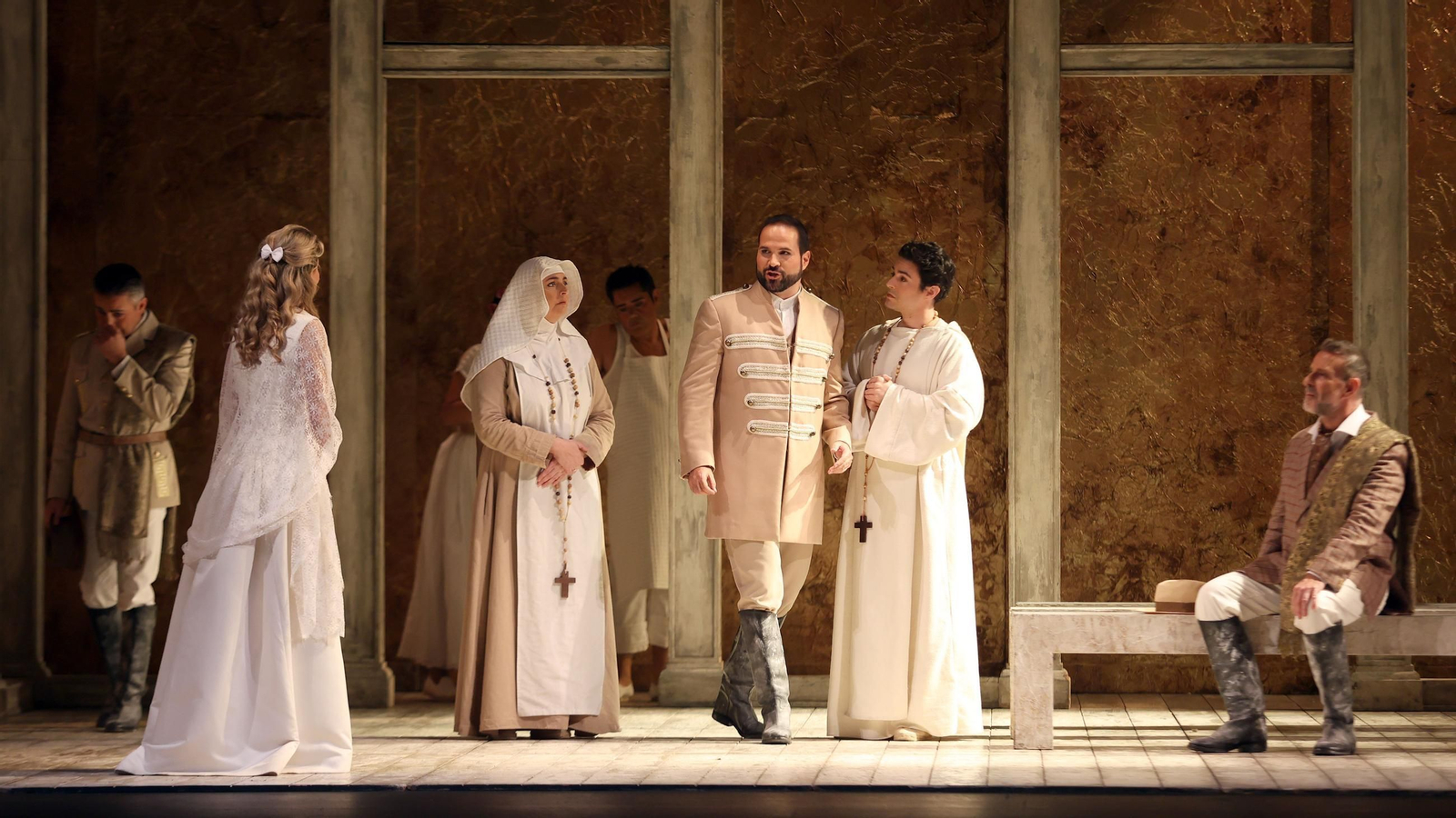 Imágenes de la ópera 'Don Gil de Alcalá' en el Teatro Villamarta de Jerez