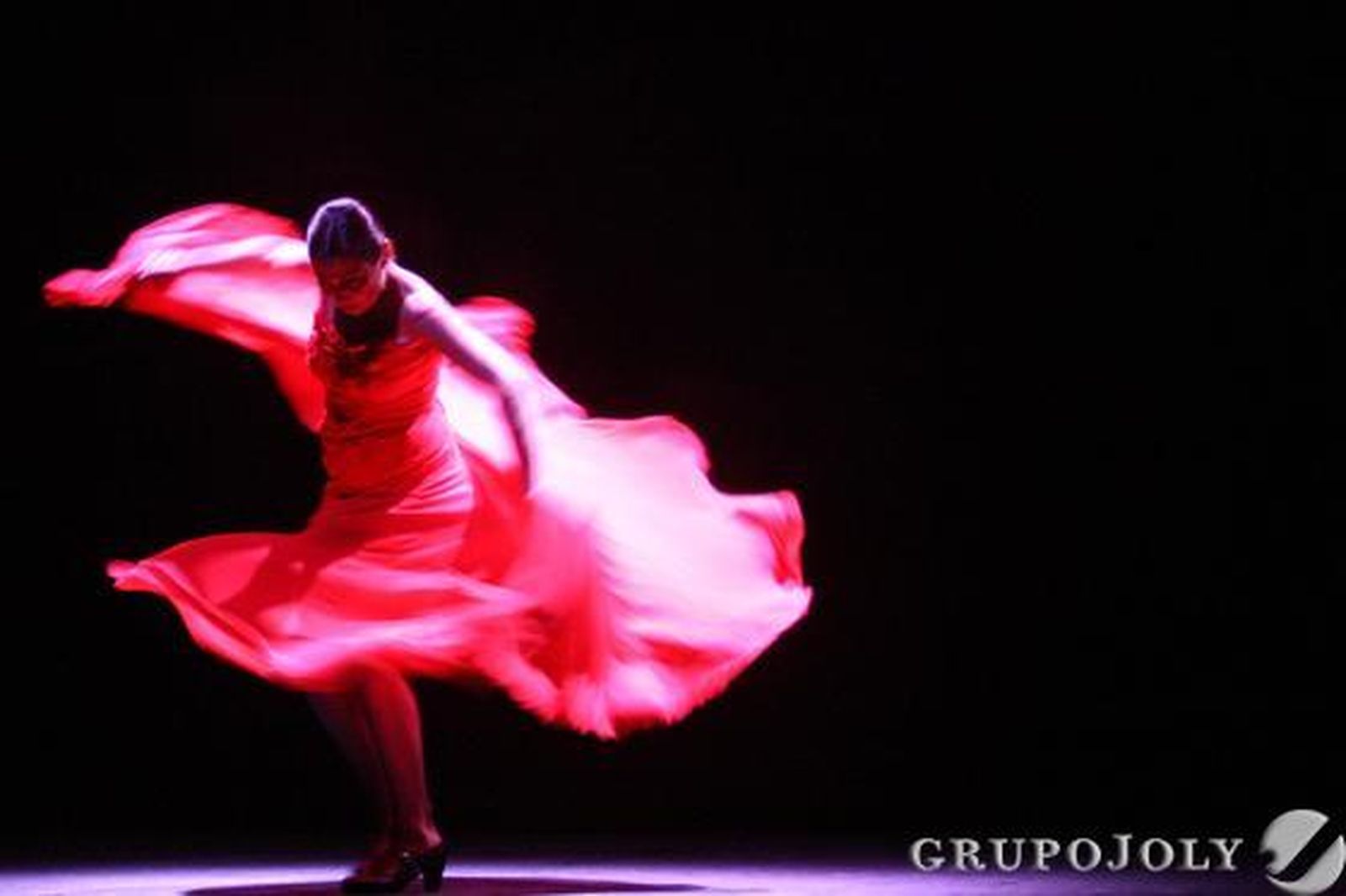 La bailaora cosechó un rotundo éxito con su espectáculo 'La Pepa', inspirado en la Constitución de 1812.

Foto: Paco Guerrero