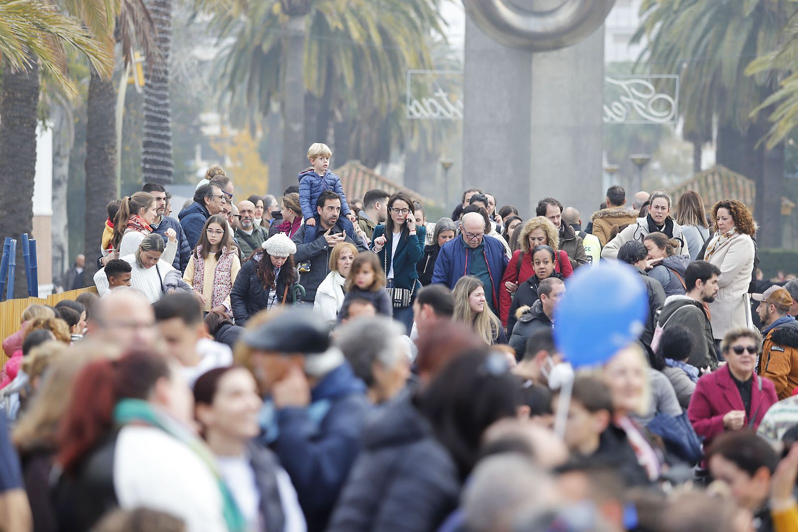 Imágenes de la mágica llegada de los Reyes Magos y la Estrella de la Ilusión a Huelva en barco