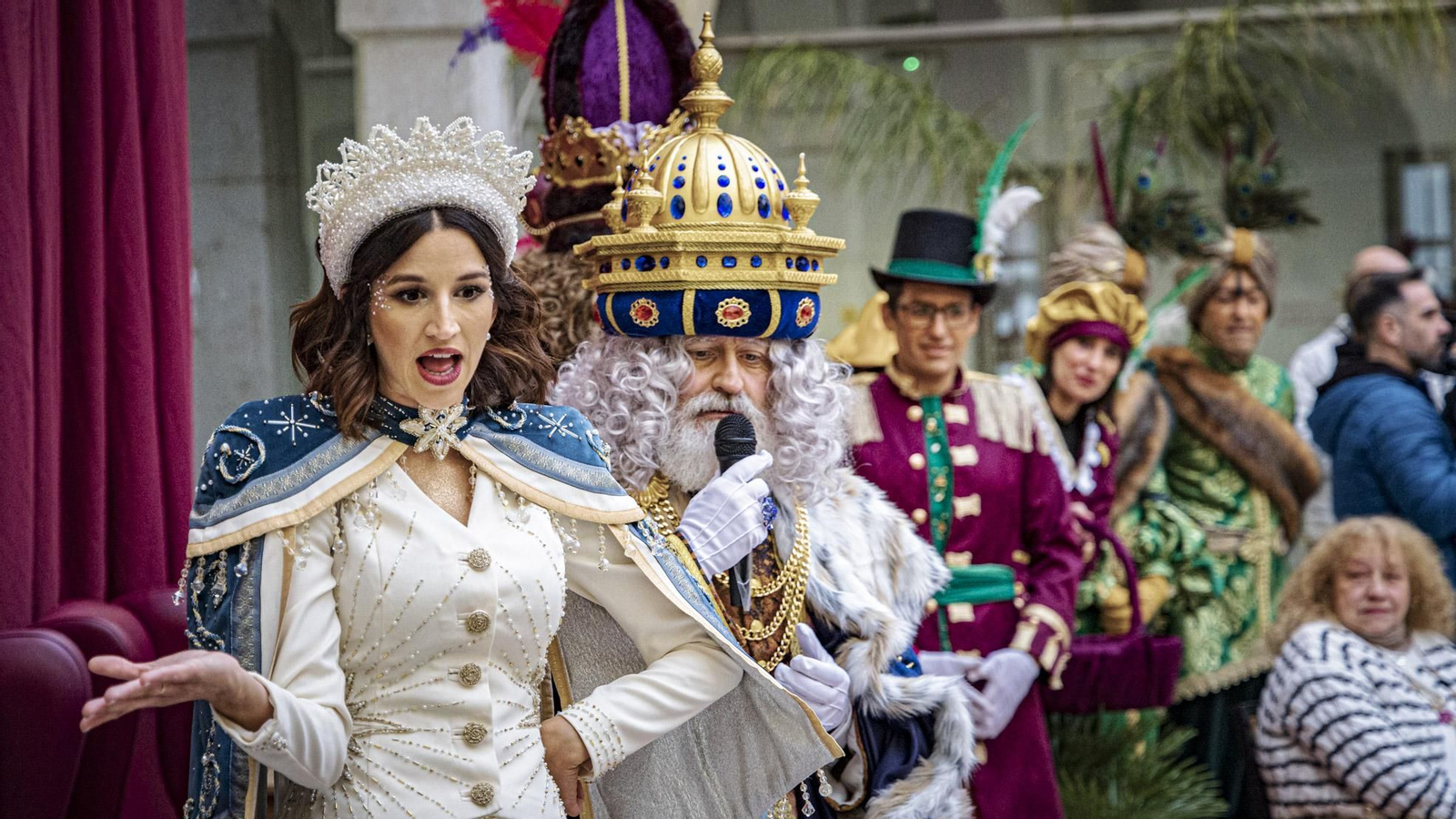 Las imágenes de SS.MM. los Reyes Magos en Cádiz: Visitas y cabalgata