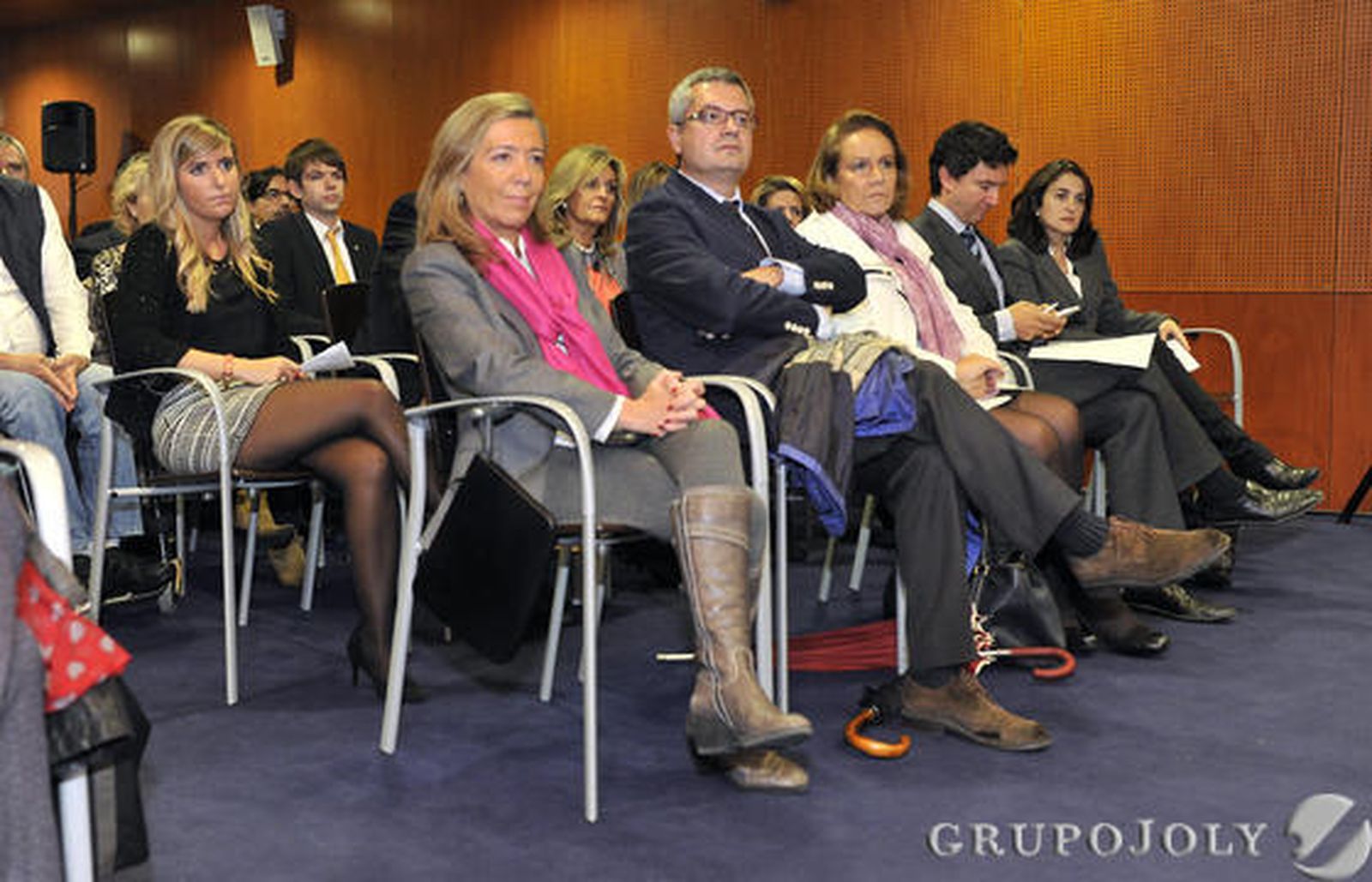 Felisa Panadero, subdelegada del Gobierno en Sevilla; Carlos León, vicerrector de Infraestructuras de la Universidad de Sevilla; Concha Yoldi; Ricardo Galán; y María José Escalona, subdirectora de Extensión Universitaria y Relaciones Internacionales de la Escuela Técnica de Ingeniería Informática.

Foto: Juan Carlos Vázquez