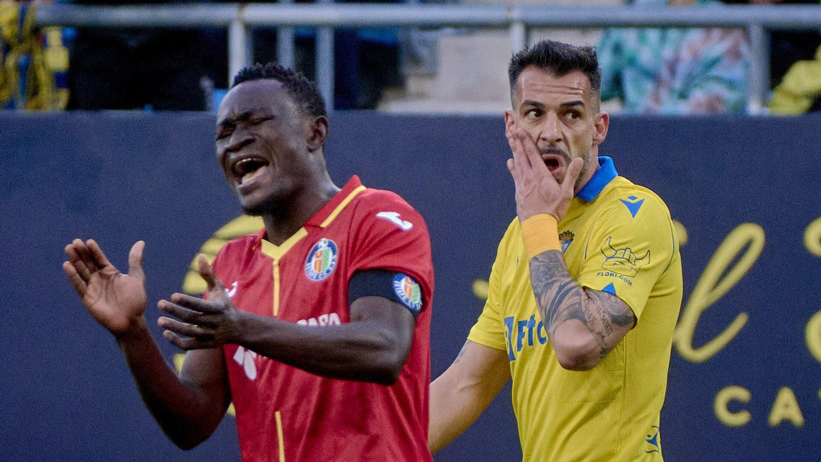 Partido de fútbol entre el Cádiz CF y el Getafe CF.