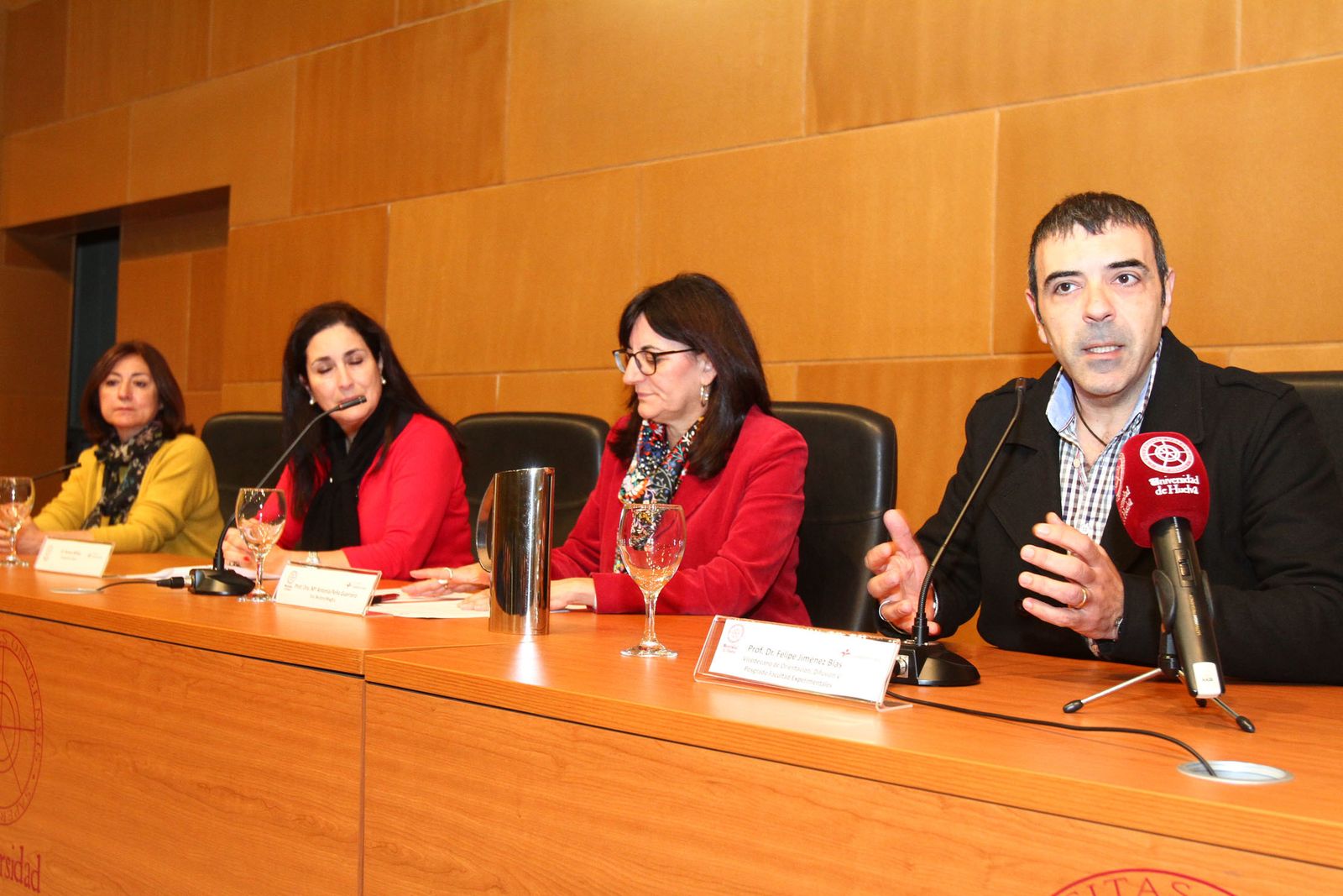 entrega los Premios 'Alumno 10c' de la cátedra Fundación Cepsa