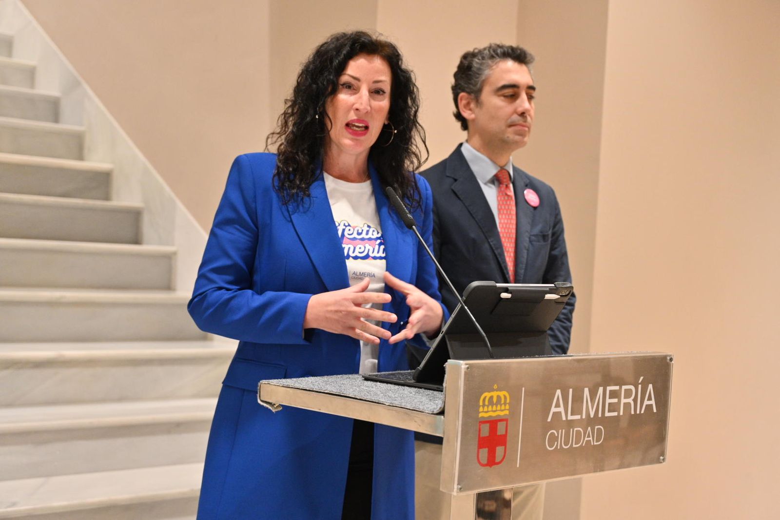 La alcaldesa y el concejal de Promoción de la Ciudad, en la presentación de la nueva campaña.