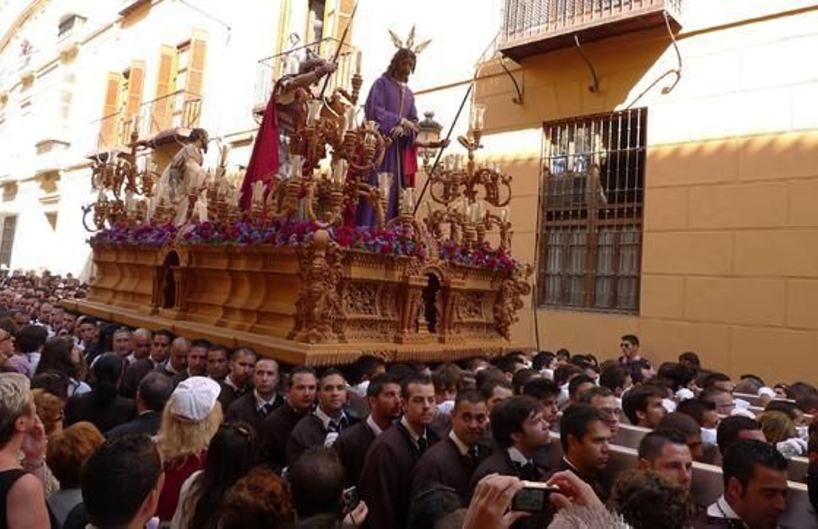 El buen tiempo acompaña a las procesiones en este primer día de Semana Santa

Foto: Sergio Camacho