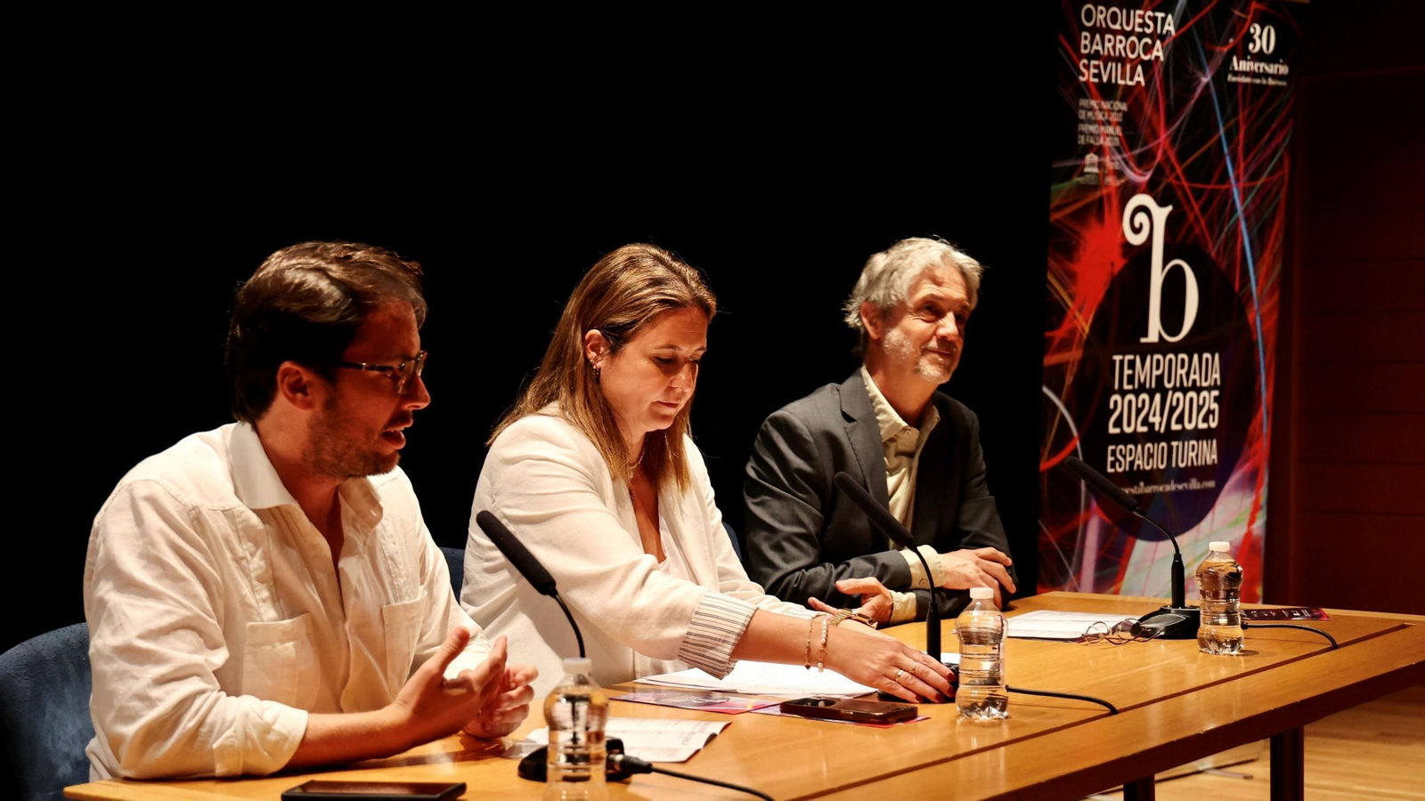 Fernando Mañes, Angie Moreno y Ventura Rico durante el acto de presentación de la tempoara de la OBS