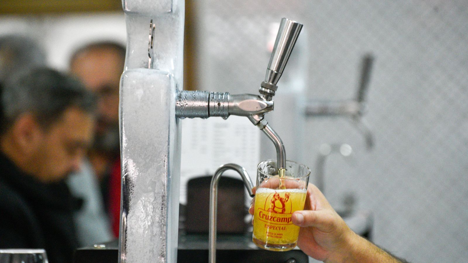 Las fotos del primer dia de reapertura del Bar 'Te dire' en Algeciras