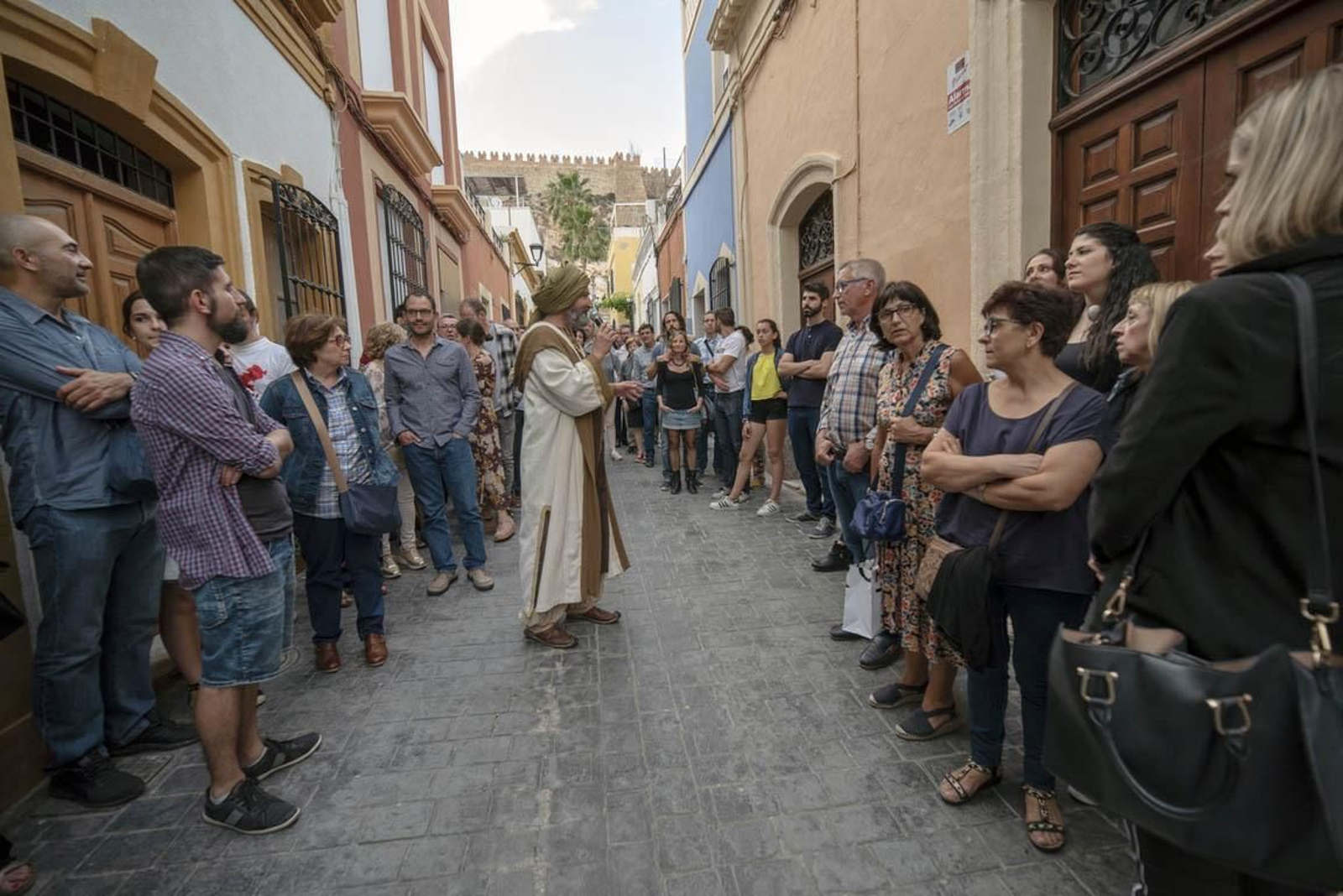 Tres personajes históricos muestran los encantos de Almería.