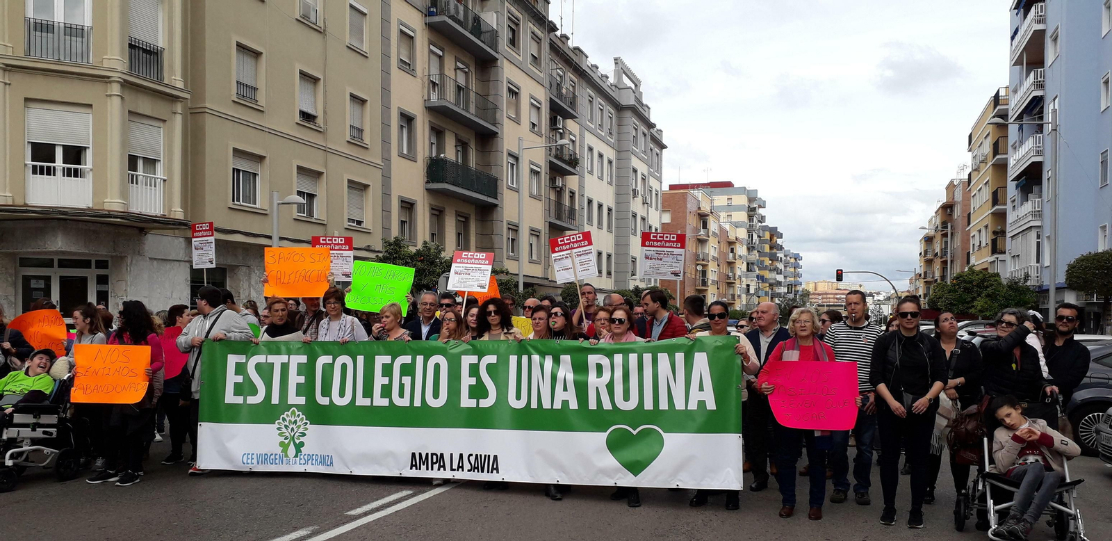 Una manifestación de los padres del Virgen de la Esperanza en marzo.