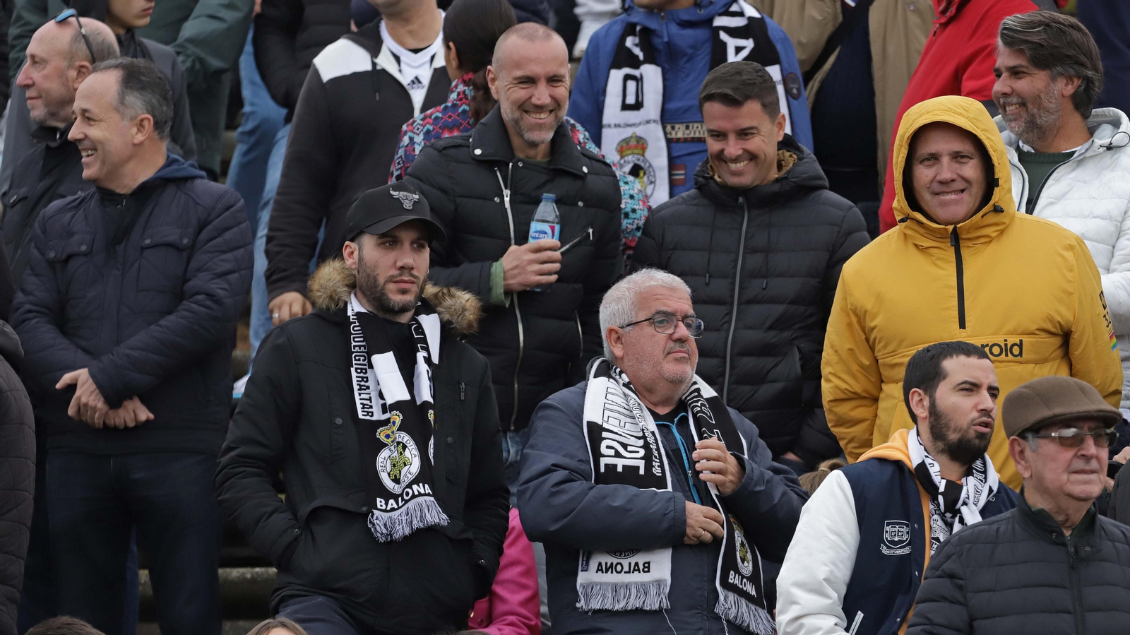 Fotos de la afición en el estadio municipal de La Línea