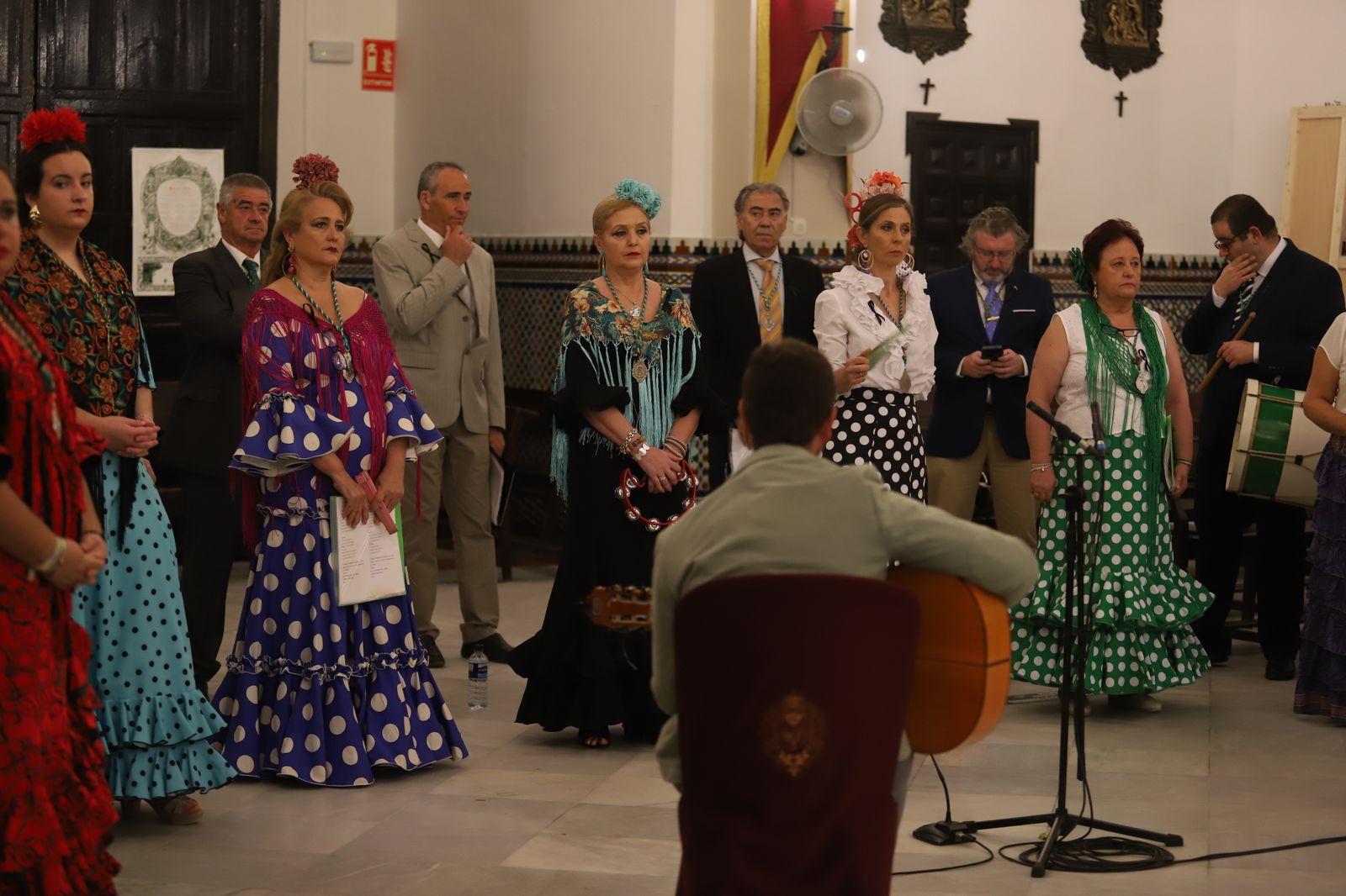 Imágenes de la misa de Pentecostés atípica y a puerta cerrada por el coronavirus, en la parroquia de la Asunción de Almonte