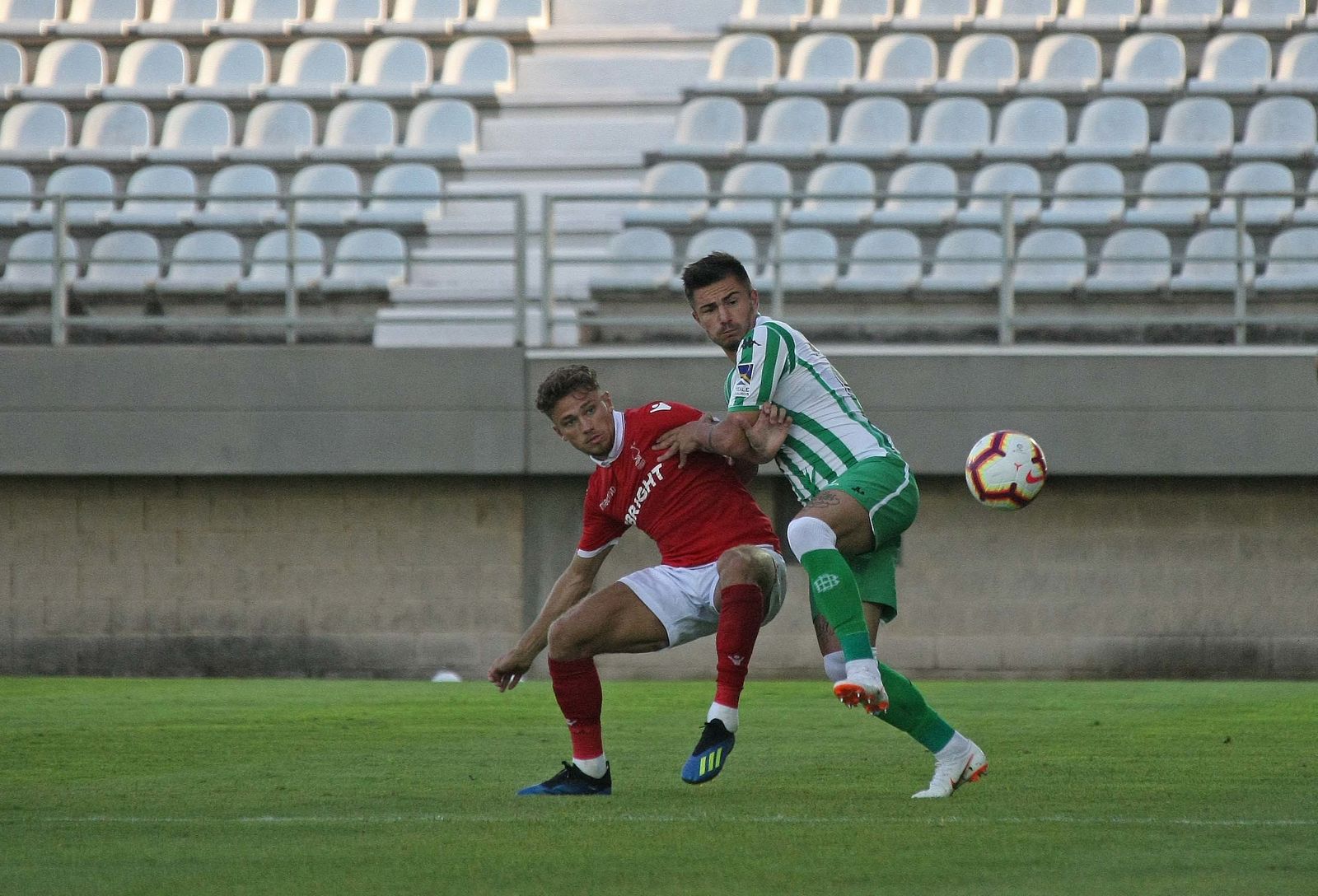 El amistoso Real Betis-Nottingham Forest, en imágenes