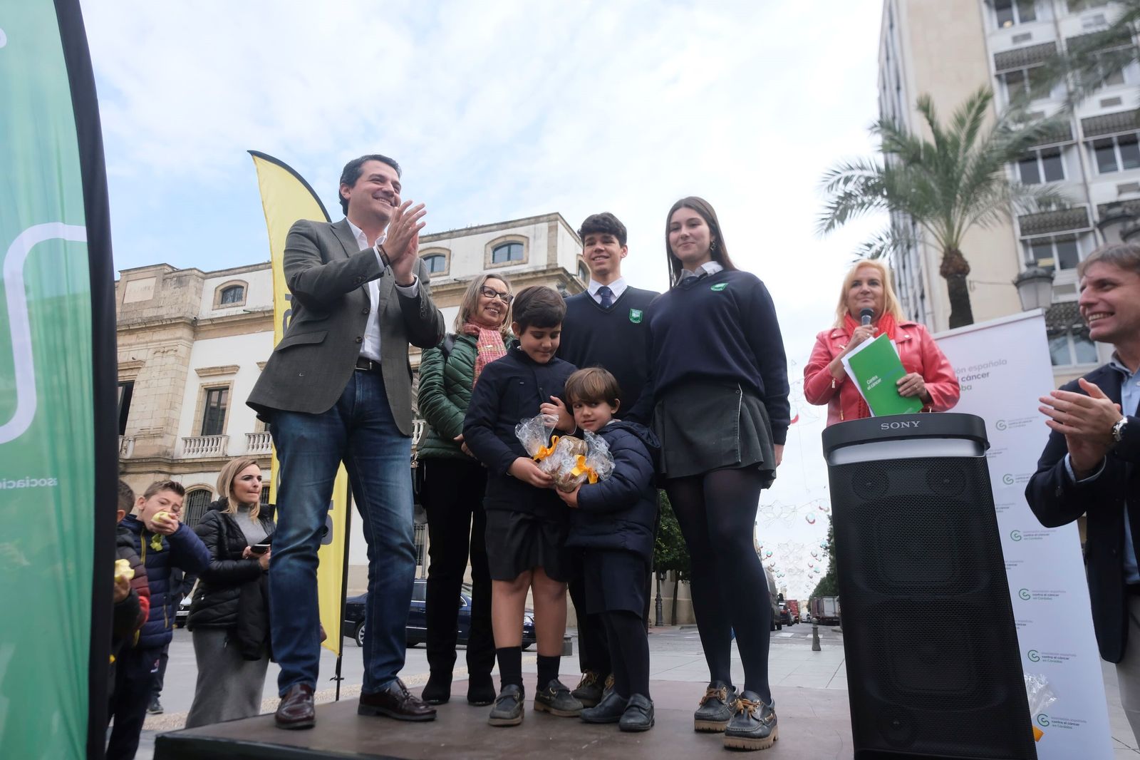 Córdoba celebra el Día del Cáncer Infantil con una marcha con cientos de escolares
