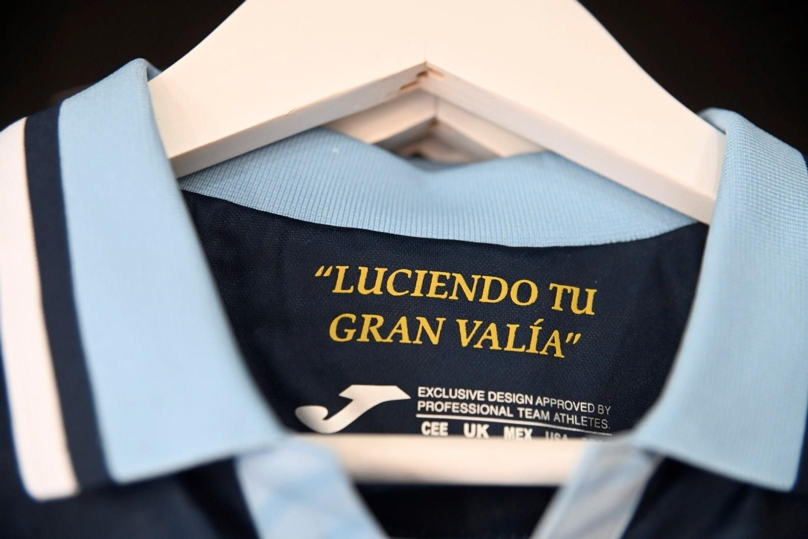 Las mejores fotos del primer día de venta de las nuevas camisetas del Córdoba CF