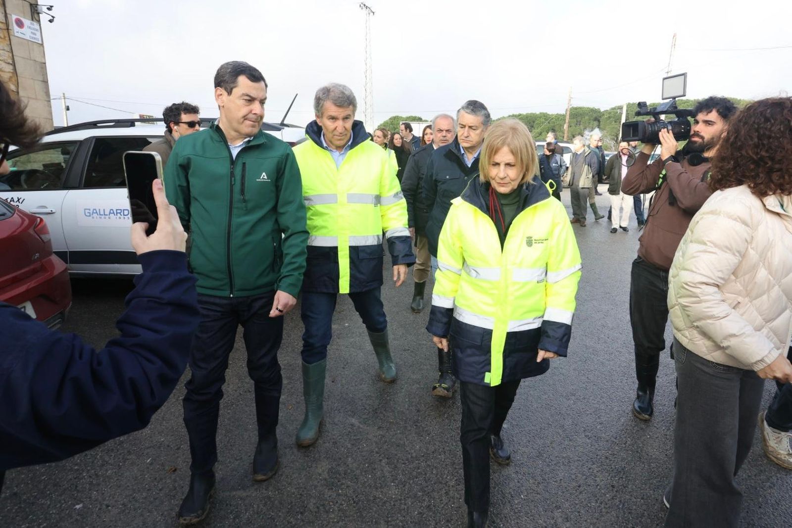 Llegada de Alberto Núñez Feijóo, Juanma Moreno y María José García-Pelayo, a las zonas inundadas de Jerez