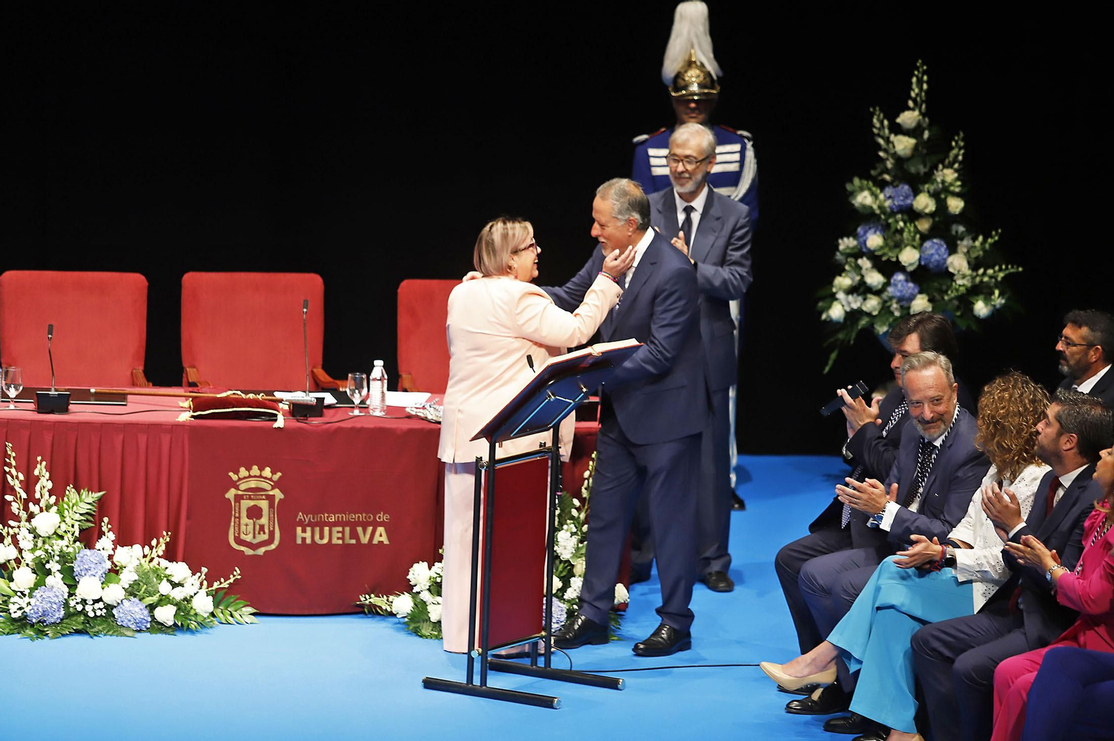 Imágenes de la toma de posesión de Pilar Miranda como alcaldesa de Huelva