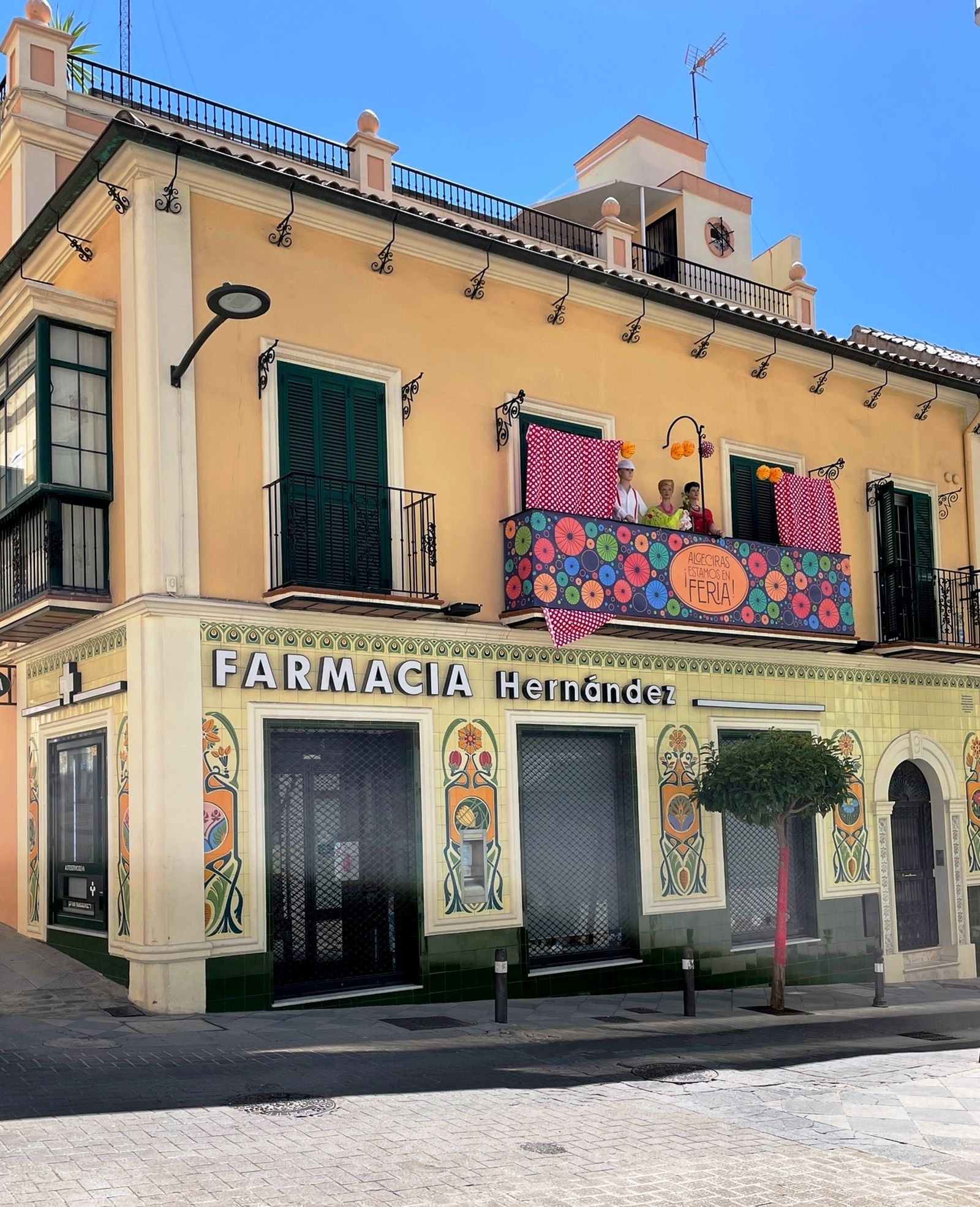 Fachada de la Farmacia Hernández